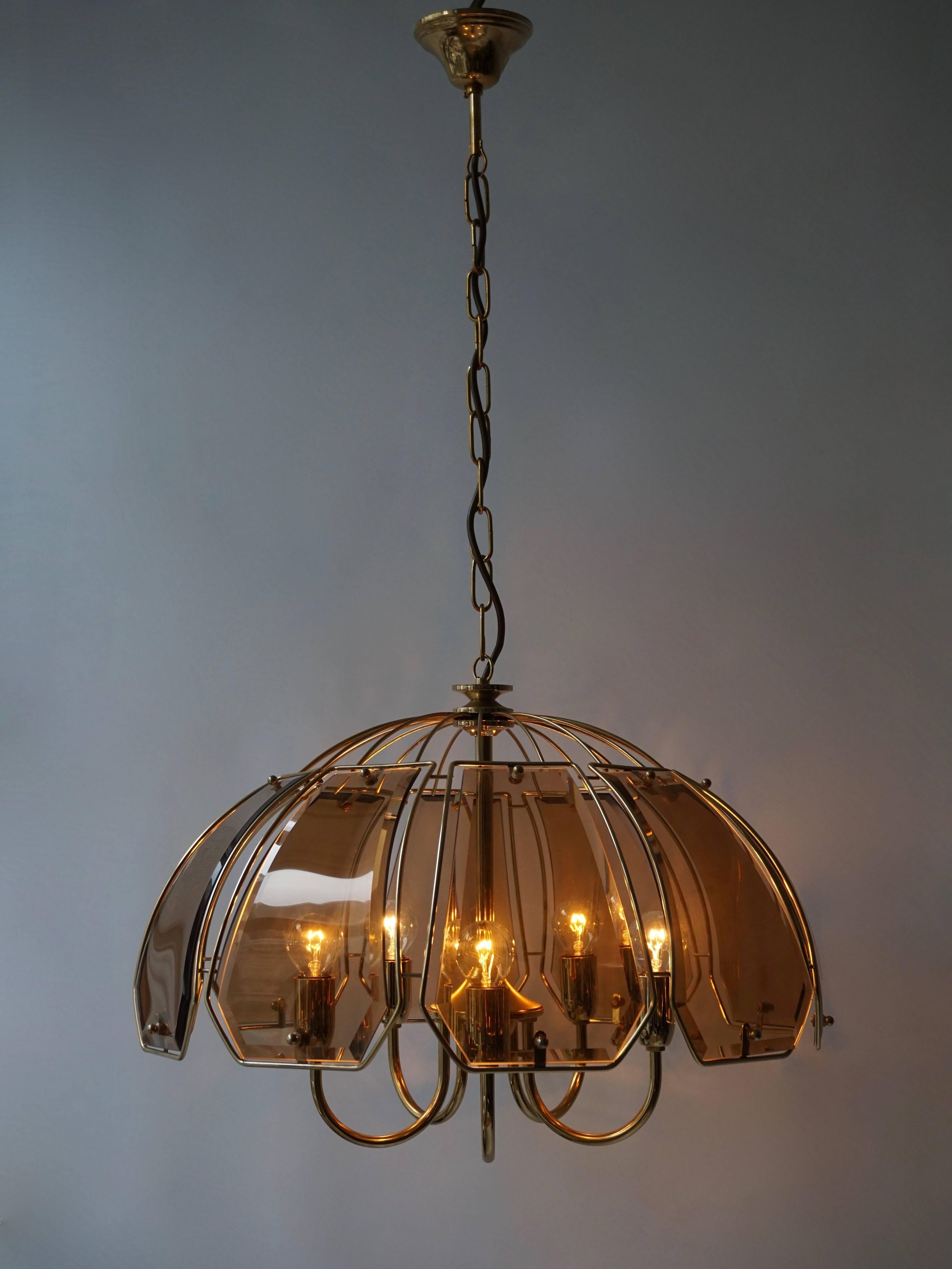 Italian glass and brass chandelier.
Height fixture:55 cm.
Total height with the chain:90 cm.
Diameter:55 cm.