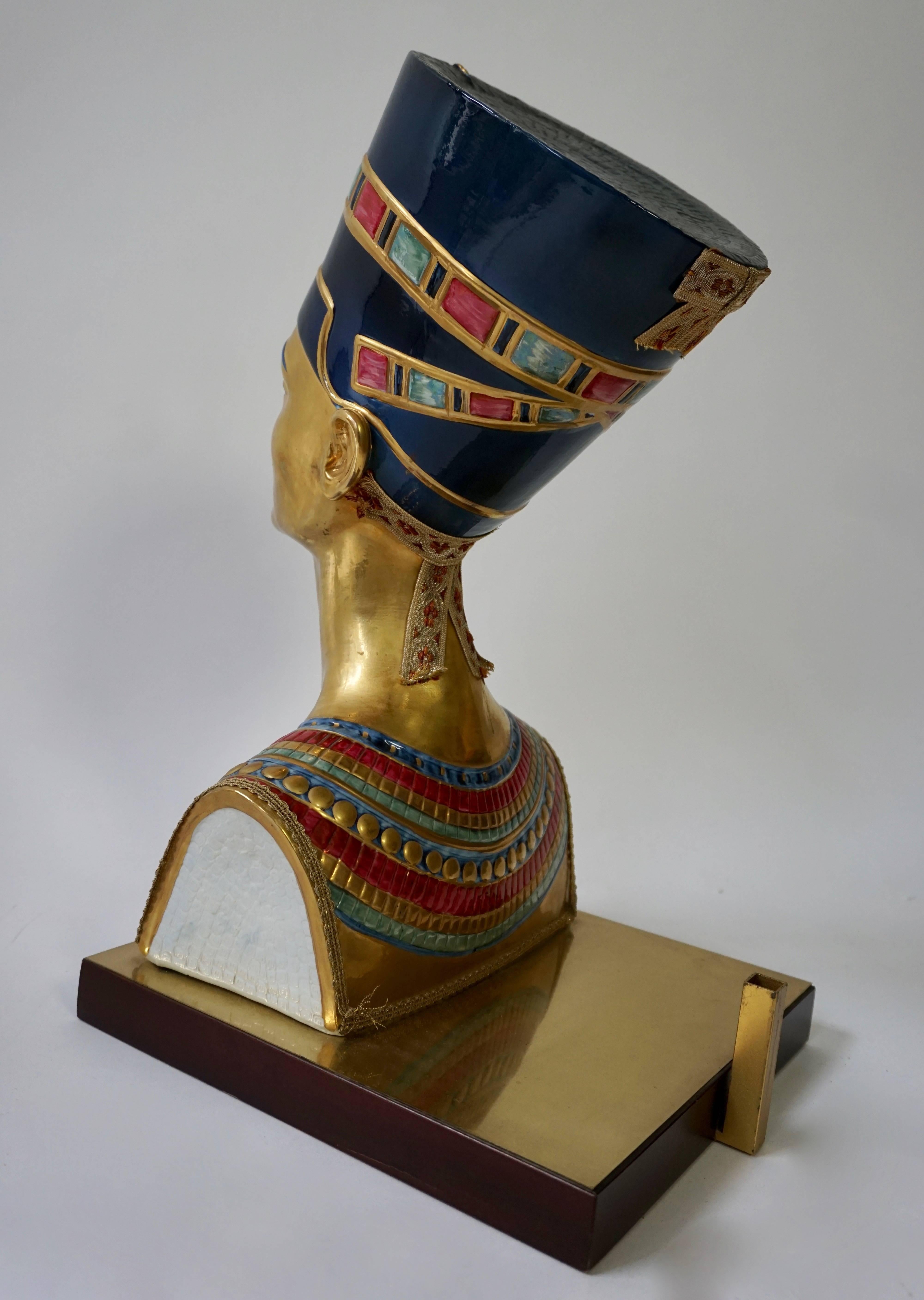 Ägyptische Nefertiti Pharoh-Königinbüsten aus Ägypten, Tischlampen von Edoardo Tasca (Messing) im Angebot