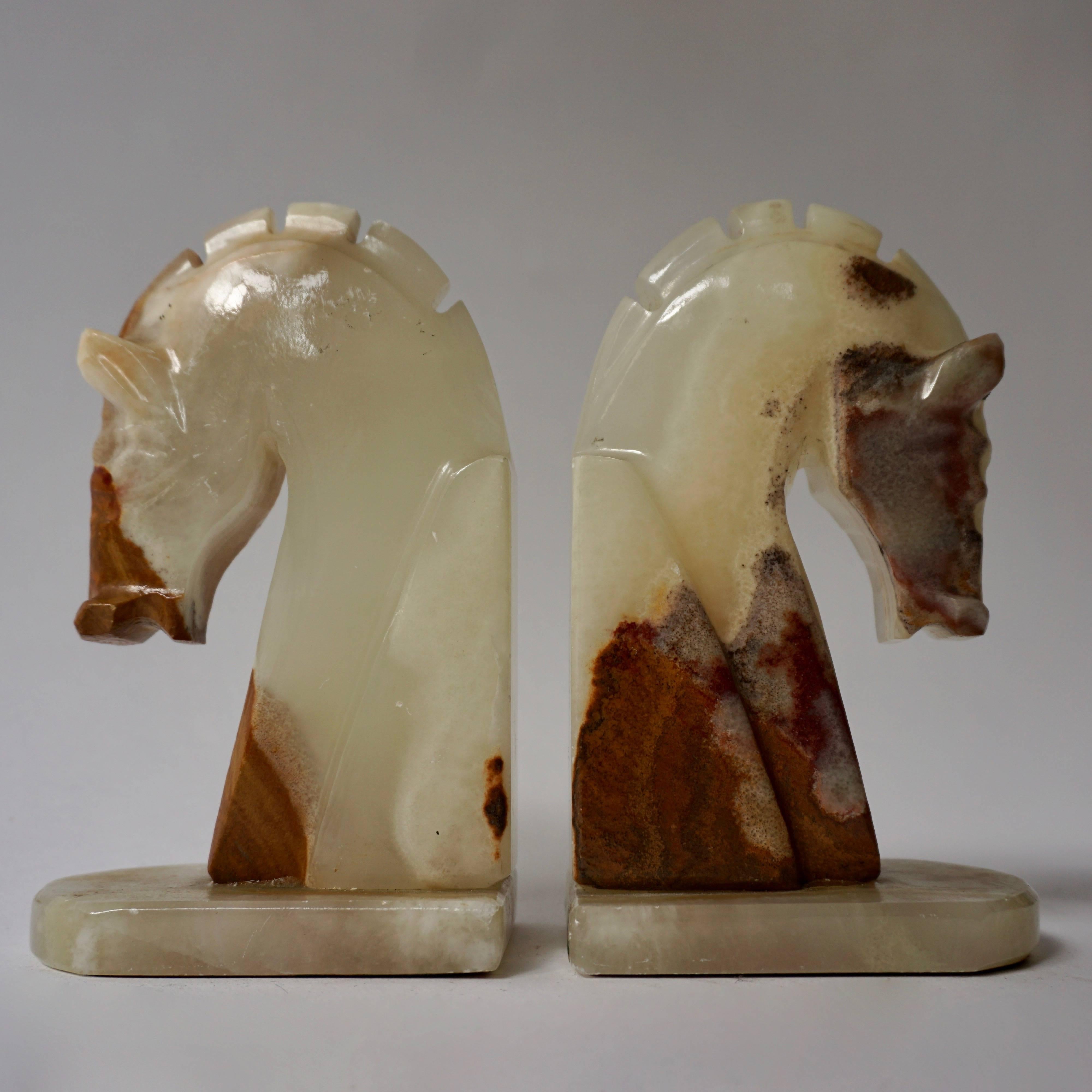 A beautiful and elegant pair of Art Deco hand-carved onyx horse head sculptural bookends with bowed head.
Italy, circa 1940s.