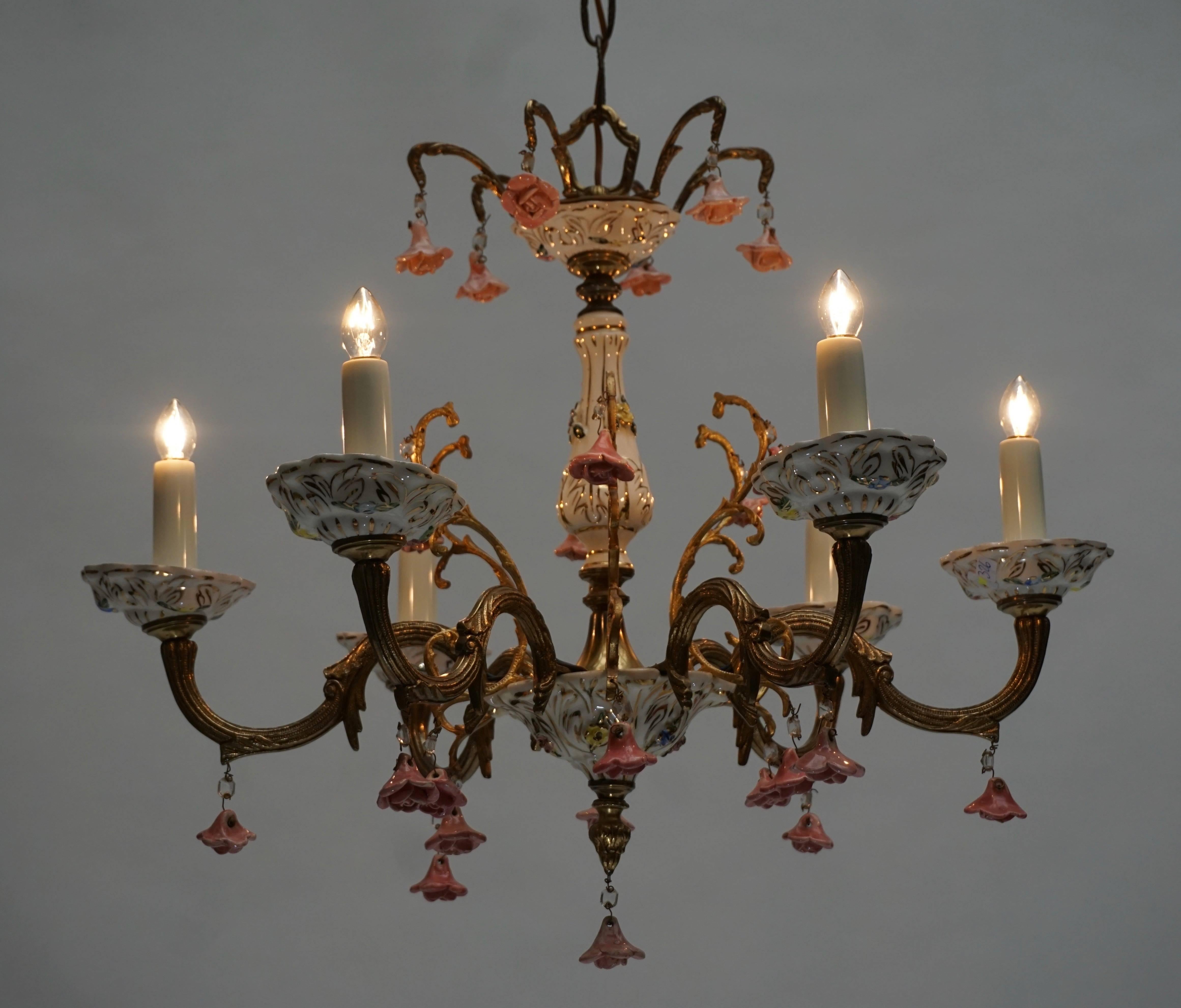 20th Century Chandelier in Gilt Iron with Porcelain Flowers