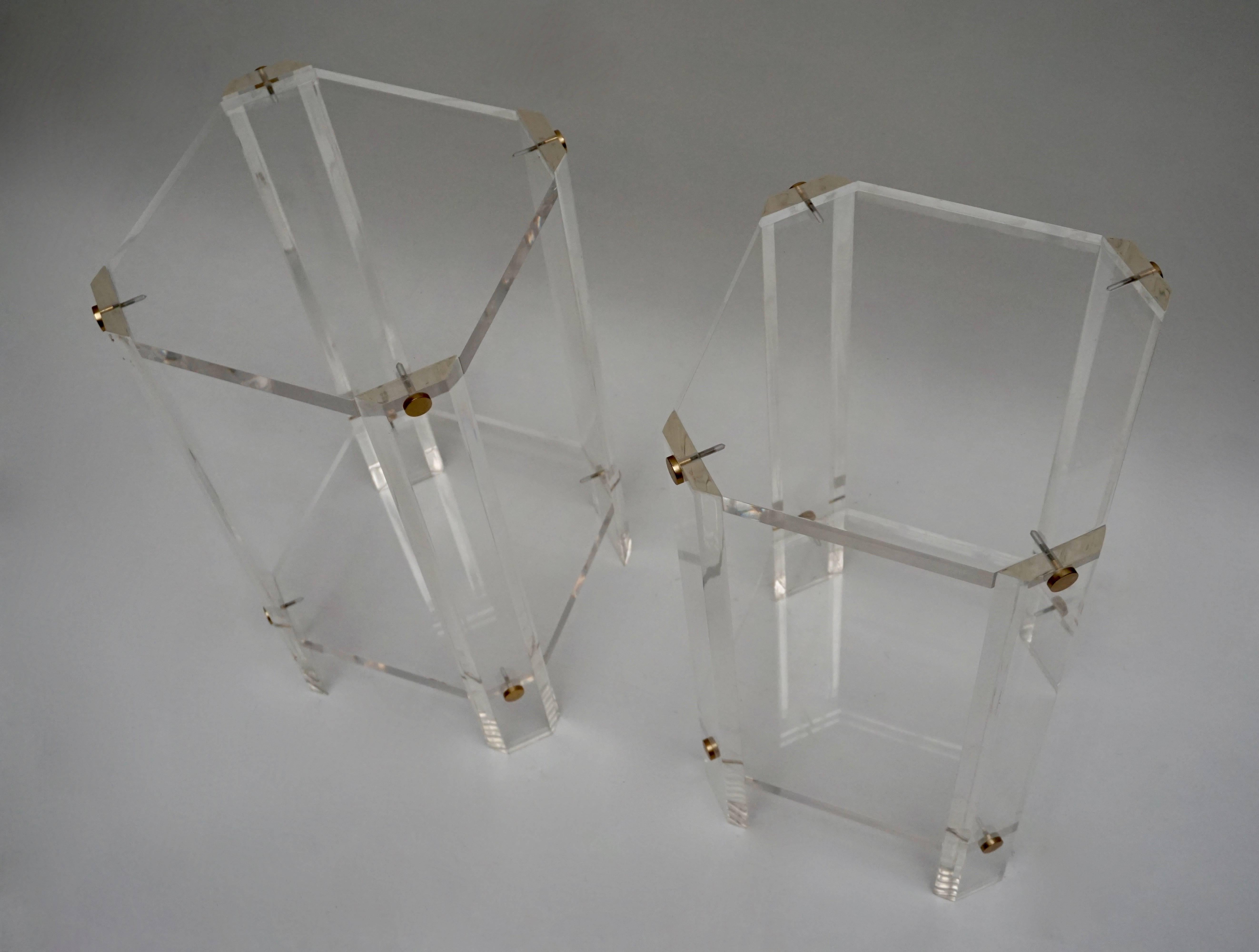 Beautiful set of tall side tables or pedestals in Lucite.
Measures: Height 60 cm.
Width 30 cm.
Weight 7 kg each.