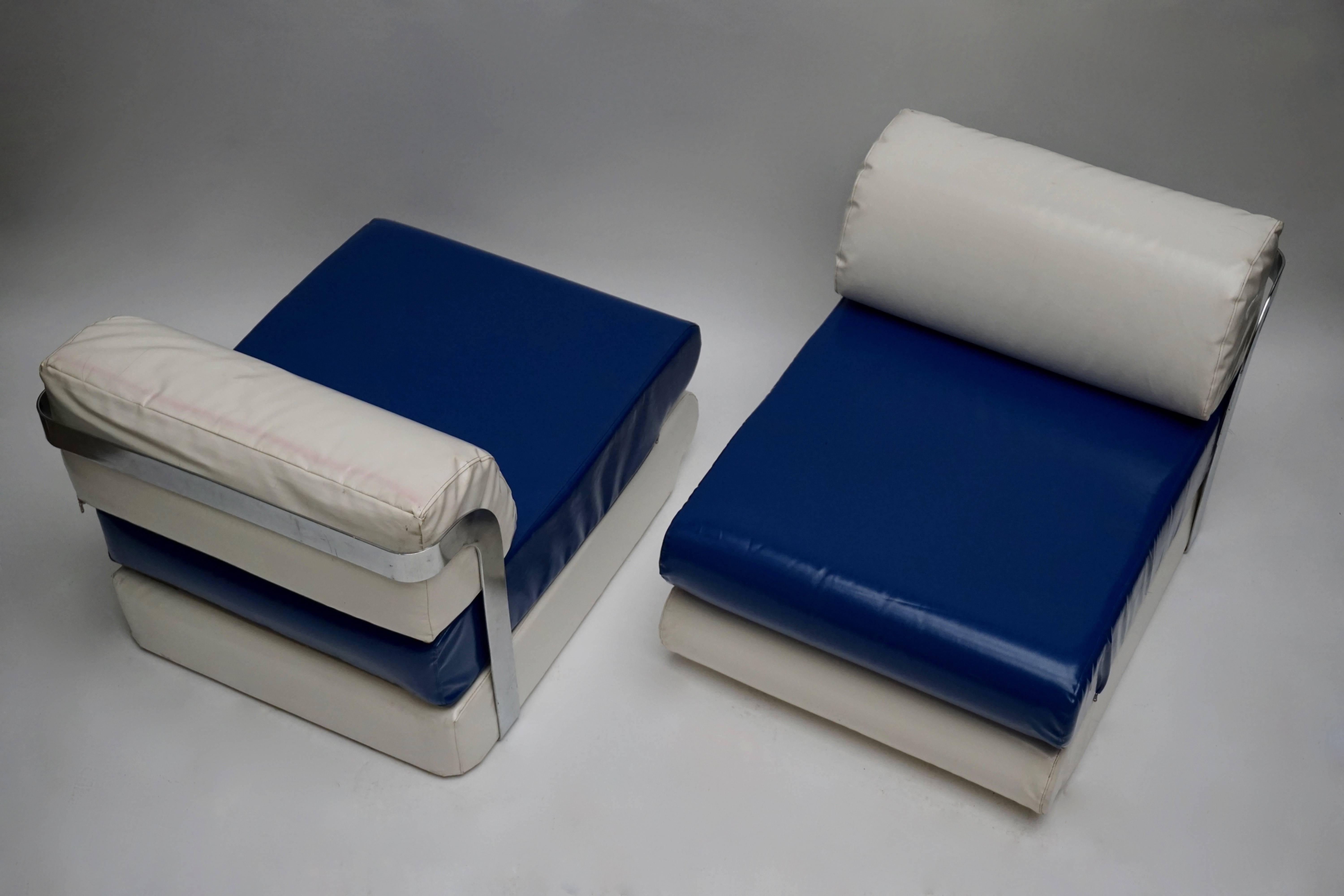 20ième siècle Deux chaises longues italiennes bleues et blanches  en vente