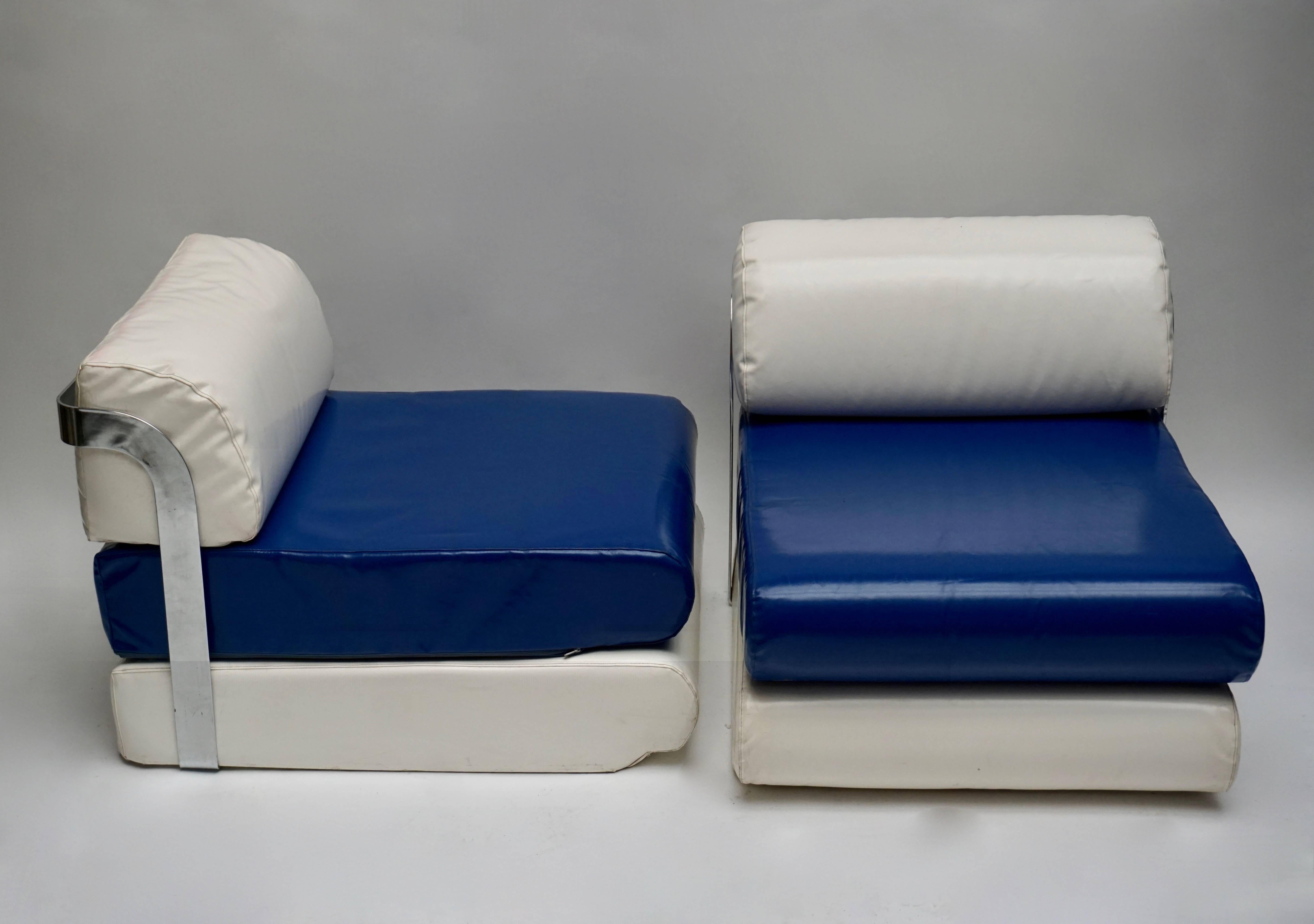 Two Italian Lounge Chairs in Blue and White In Good Condition For Sale In Antwerp, BE
