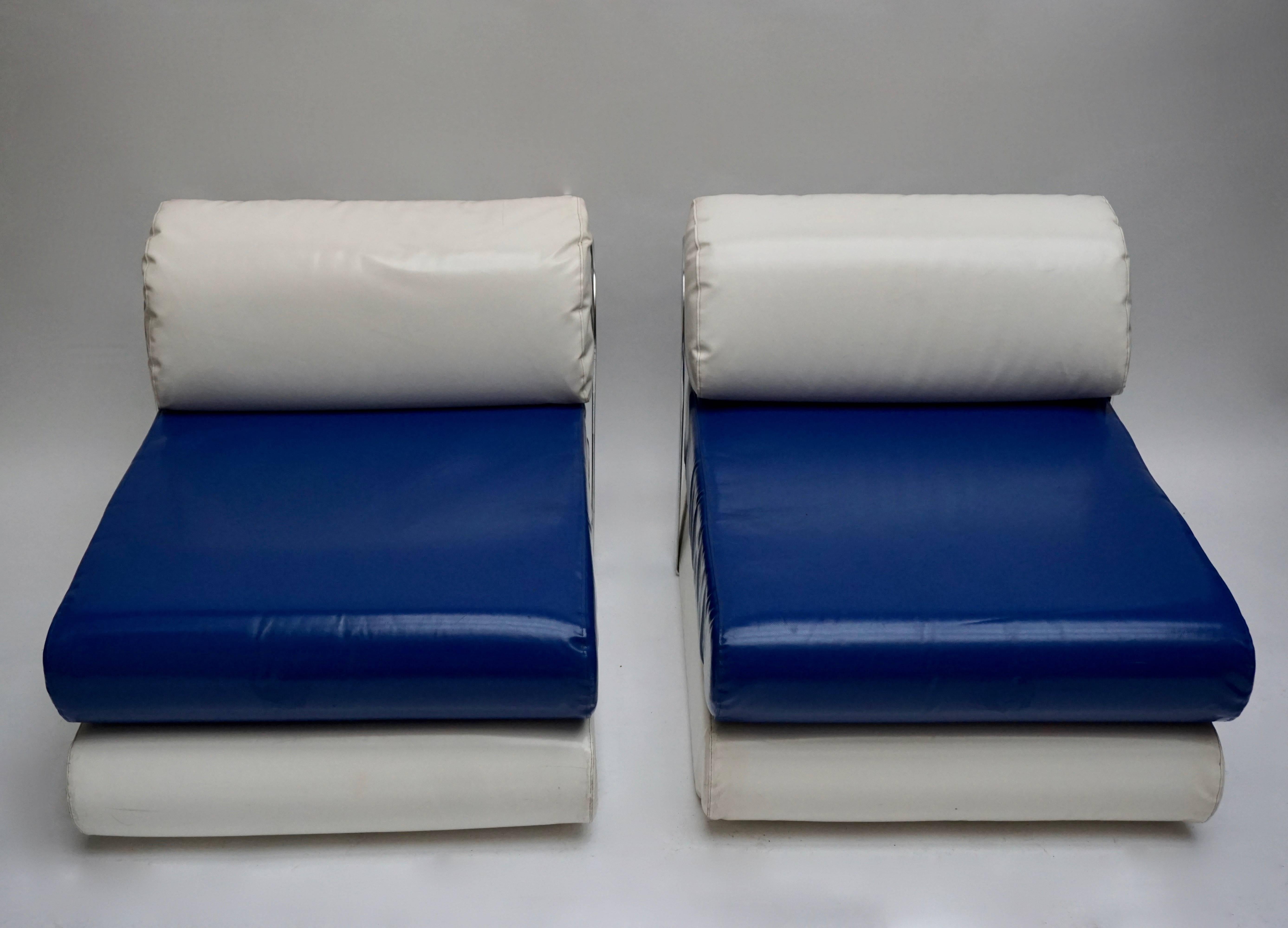 Two Italian Lounge Chairs in Blue and White For Sale 1