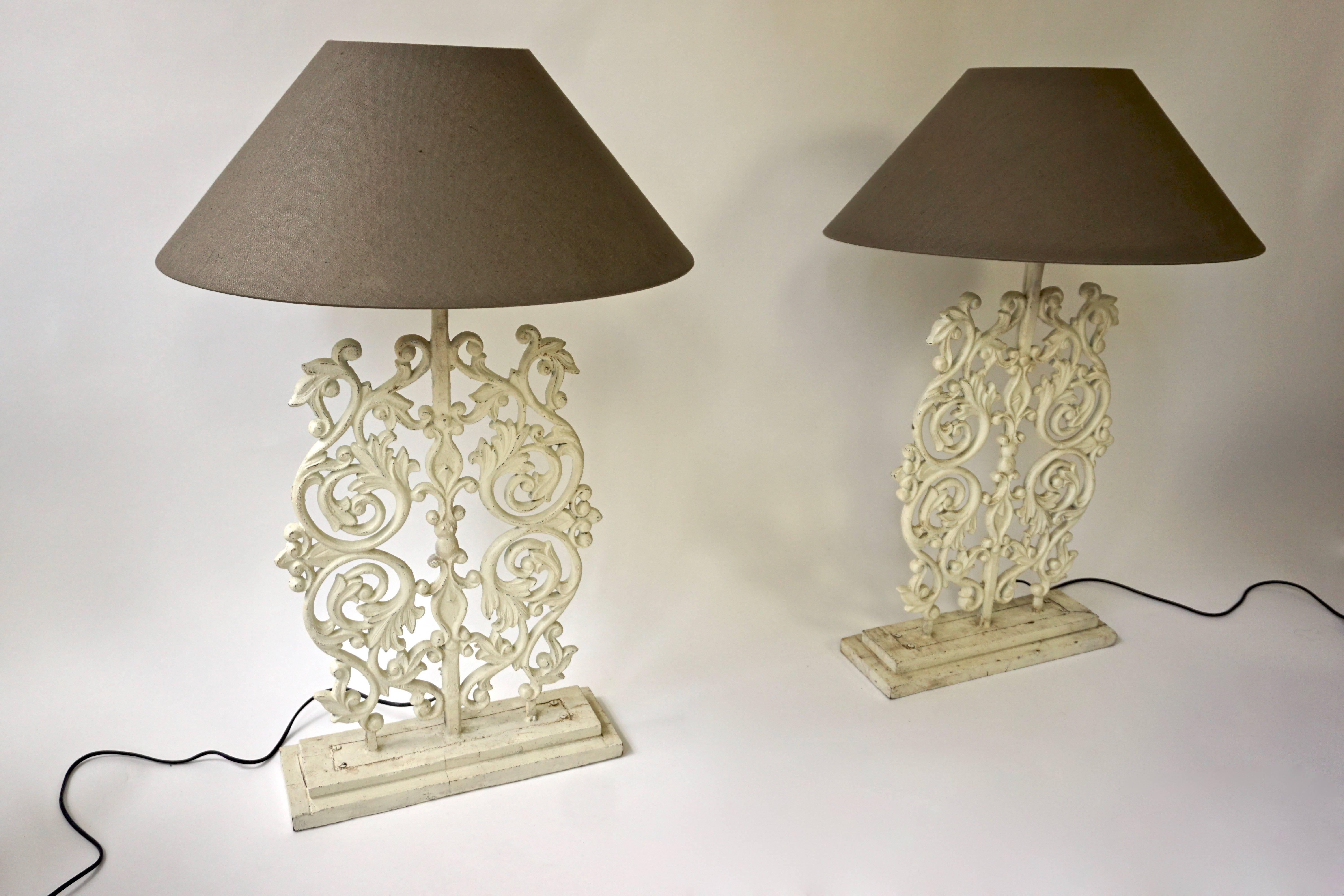 Two white painted iron table or floor lamps.
Measure: Height of the table lamp base without fitting 60 cm.
Height of the table lamp base with fitting 70 cm.
Height with hood 86 cm.
Diameter shade 55 cm.
The weight of the lamp is 12 kg.

The