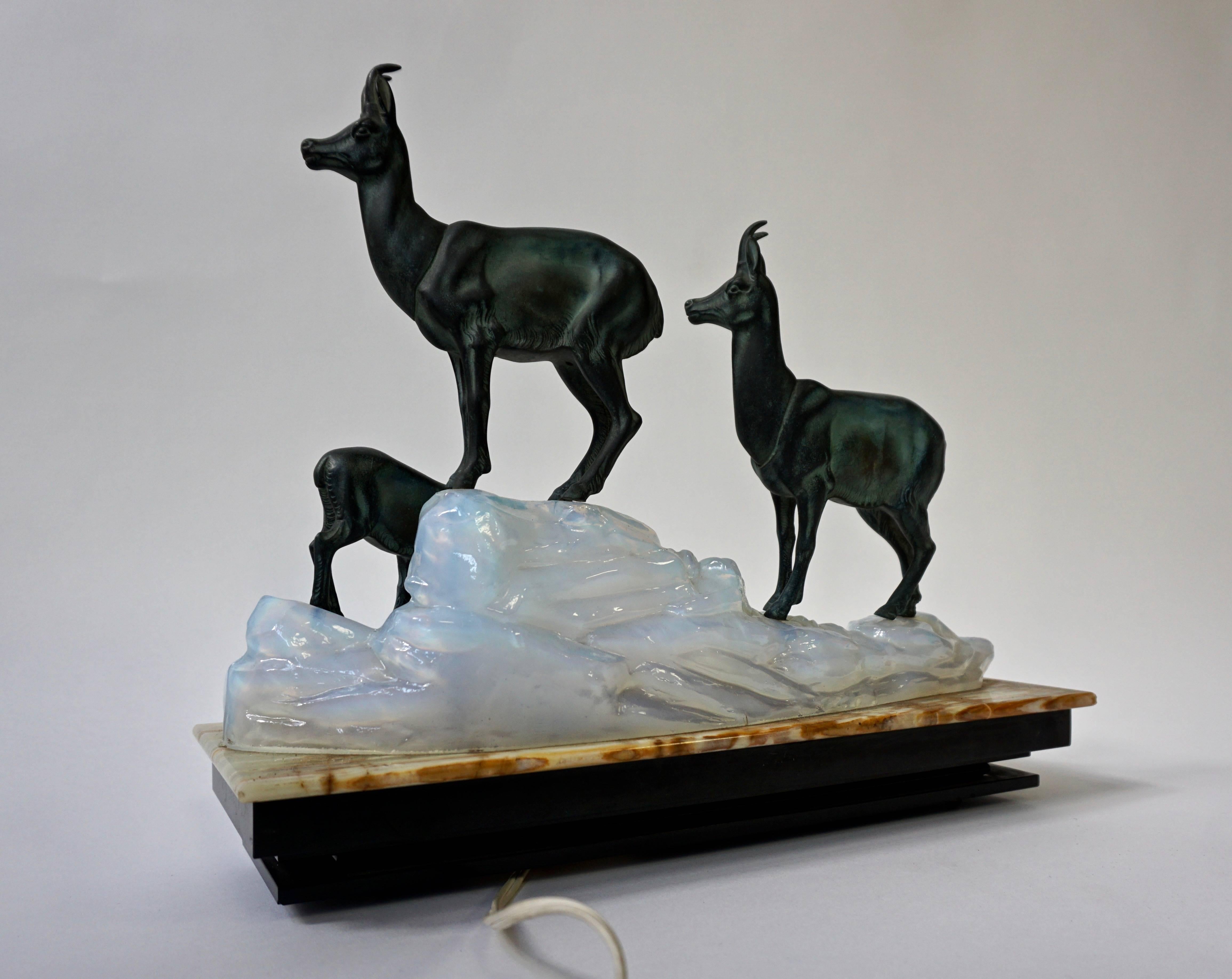 Onyx Sculpture de lampe de table Art Déco en vente