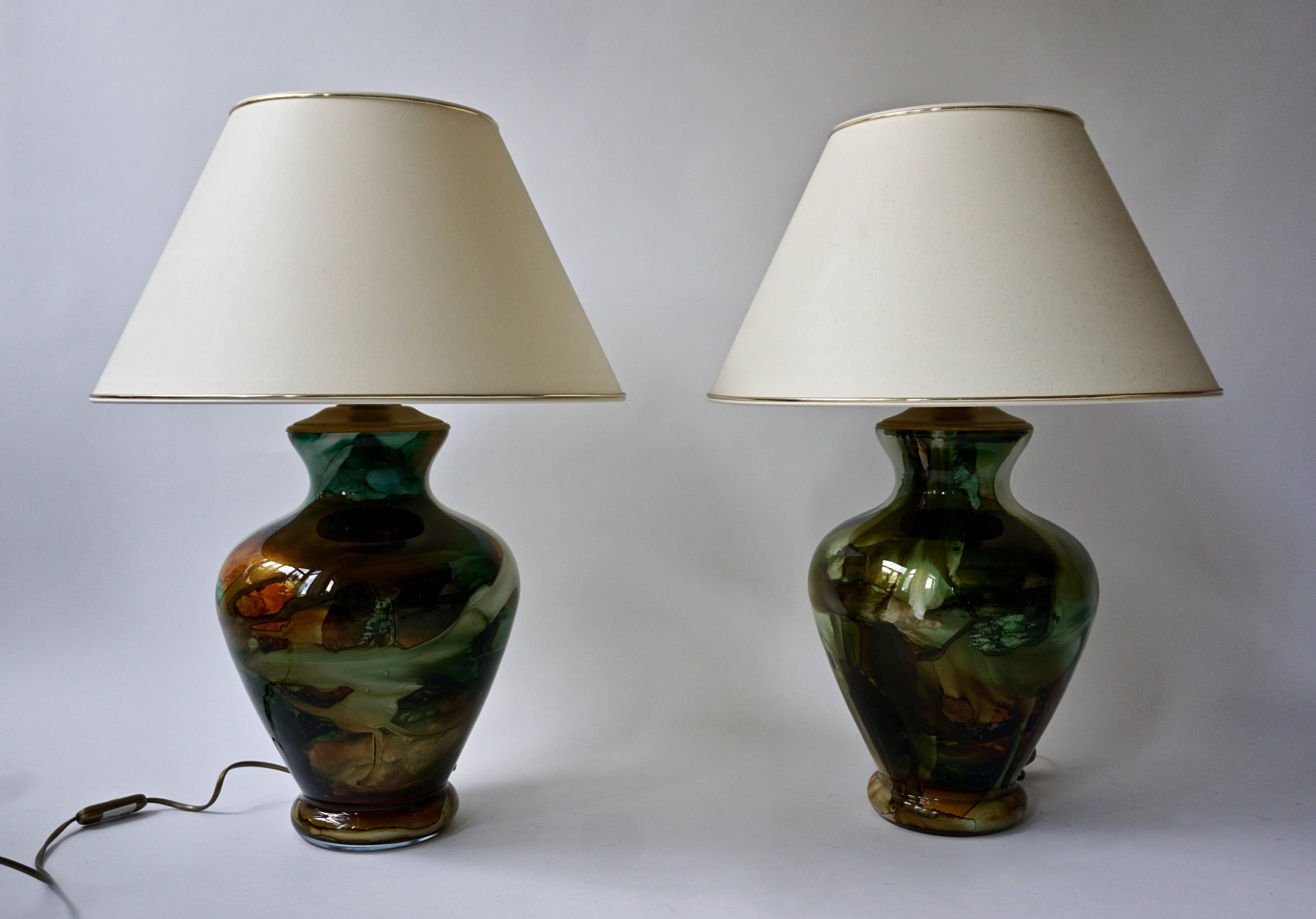 Two painted glass table lamps.
Diameter glass base: 26 cm.
Height glass base: 44 cm.
Height with shade: 64 cm.
Diameter shade: 46 cm.
The lamp shades are not included in the price.
