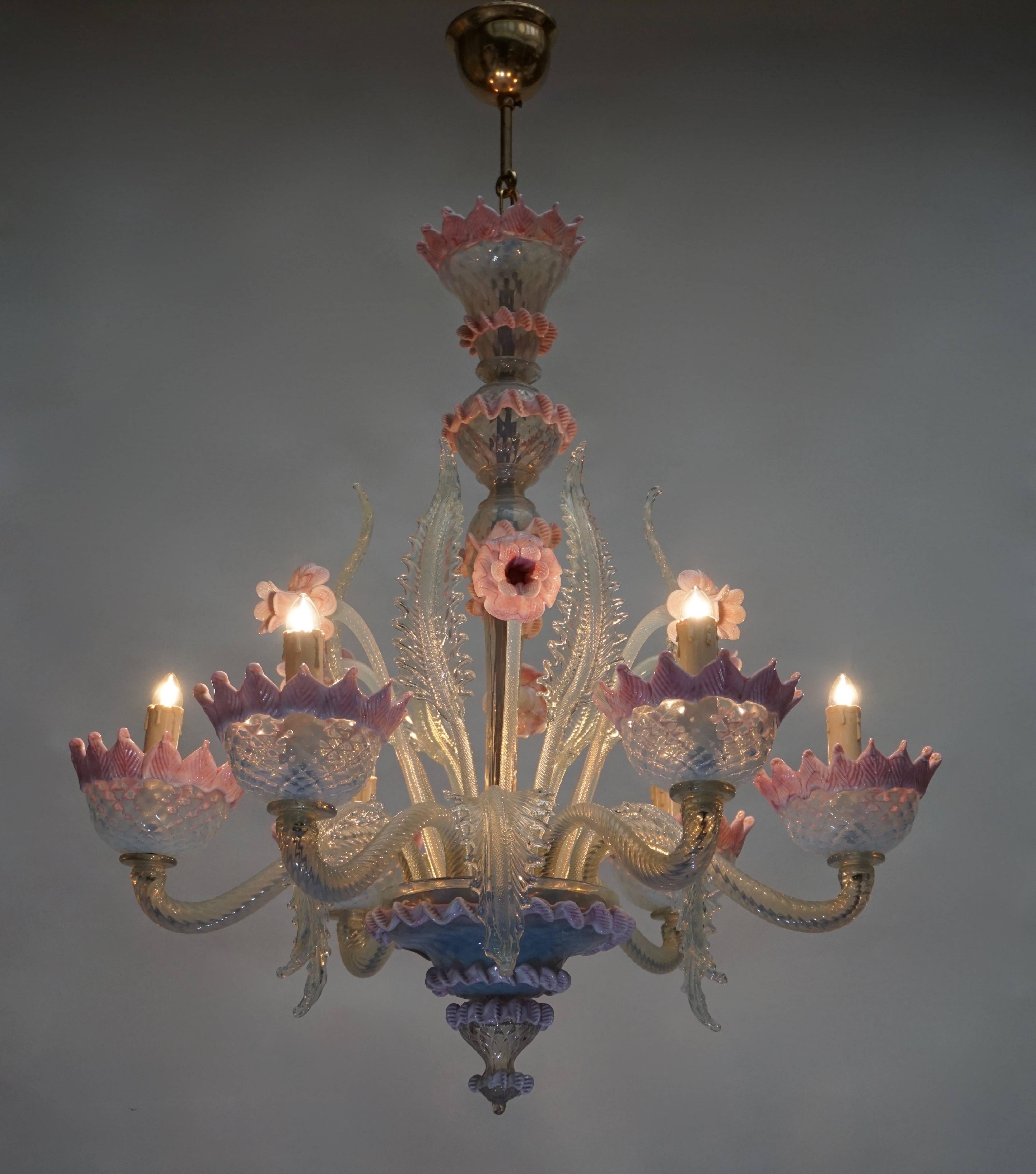 Venetian Murano glass chandelier.
Measure: Diameter 78 cm.
Height fixture 70 cm.
Total height with the chain 90 cm.