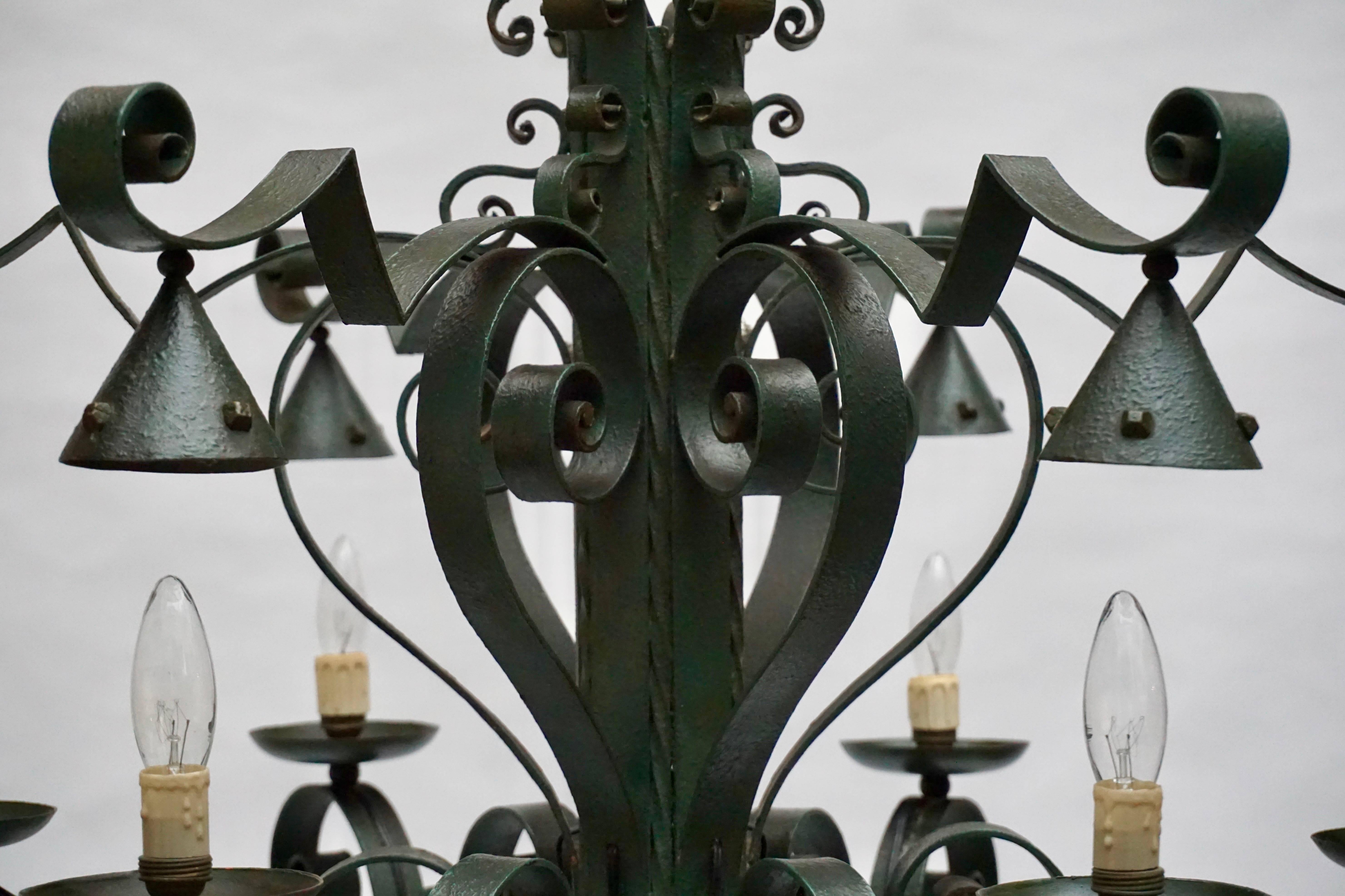 Ferro battuto Grande lampadario francese in ferro battuto in vendita