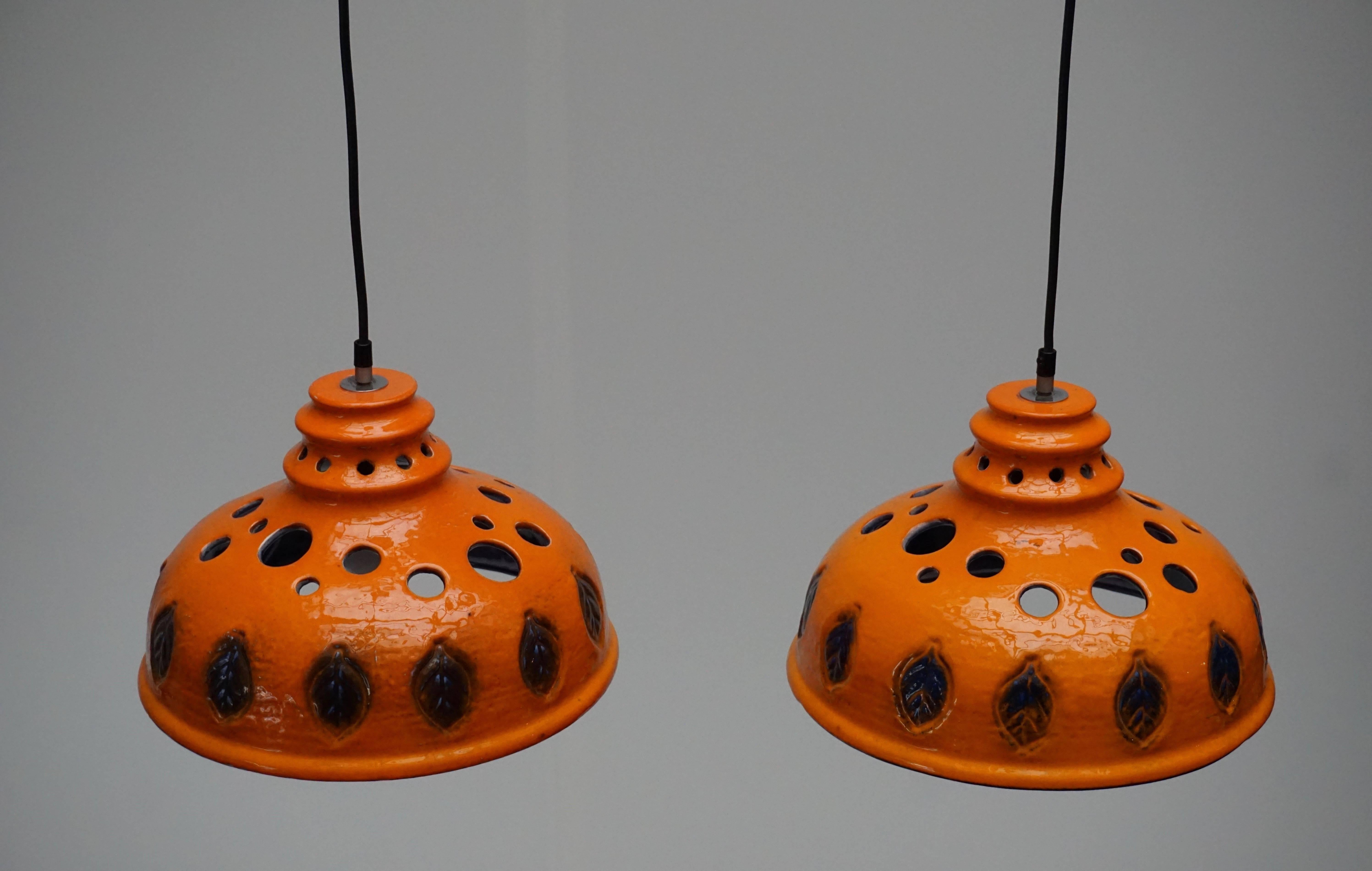 Céramique Deux lampes à suspension céramique en vente