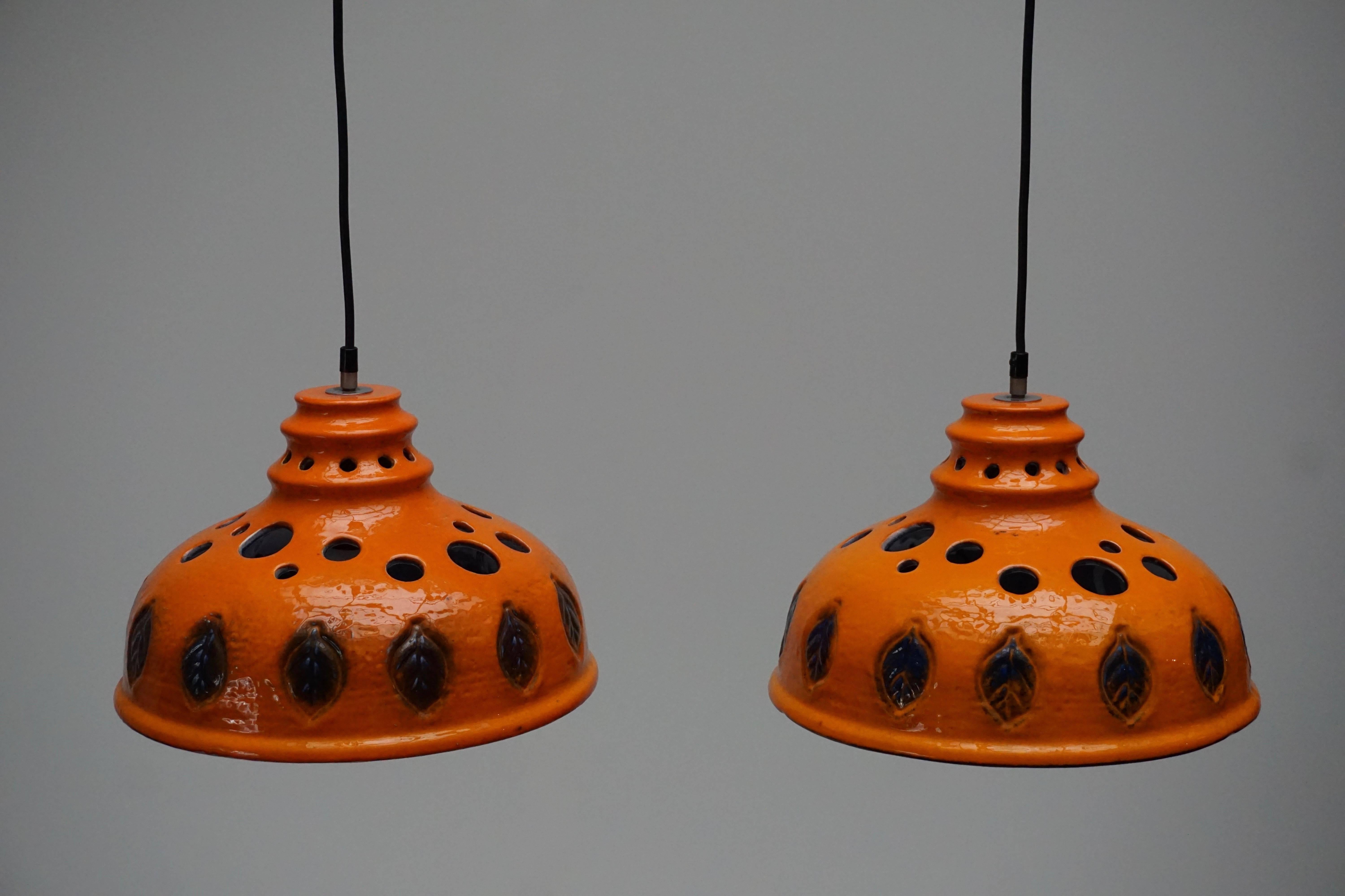 Two ceramic pendant lights.
Measures: Diameter 35 cm.
Height fixture 22 cm.
Total height 130 cm.
The weight per lamp is 1 kg.
Price is per item.