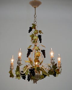 Lustre en métal peint avec des boules de raisins