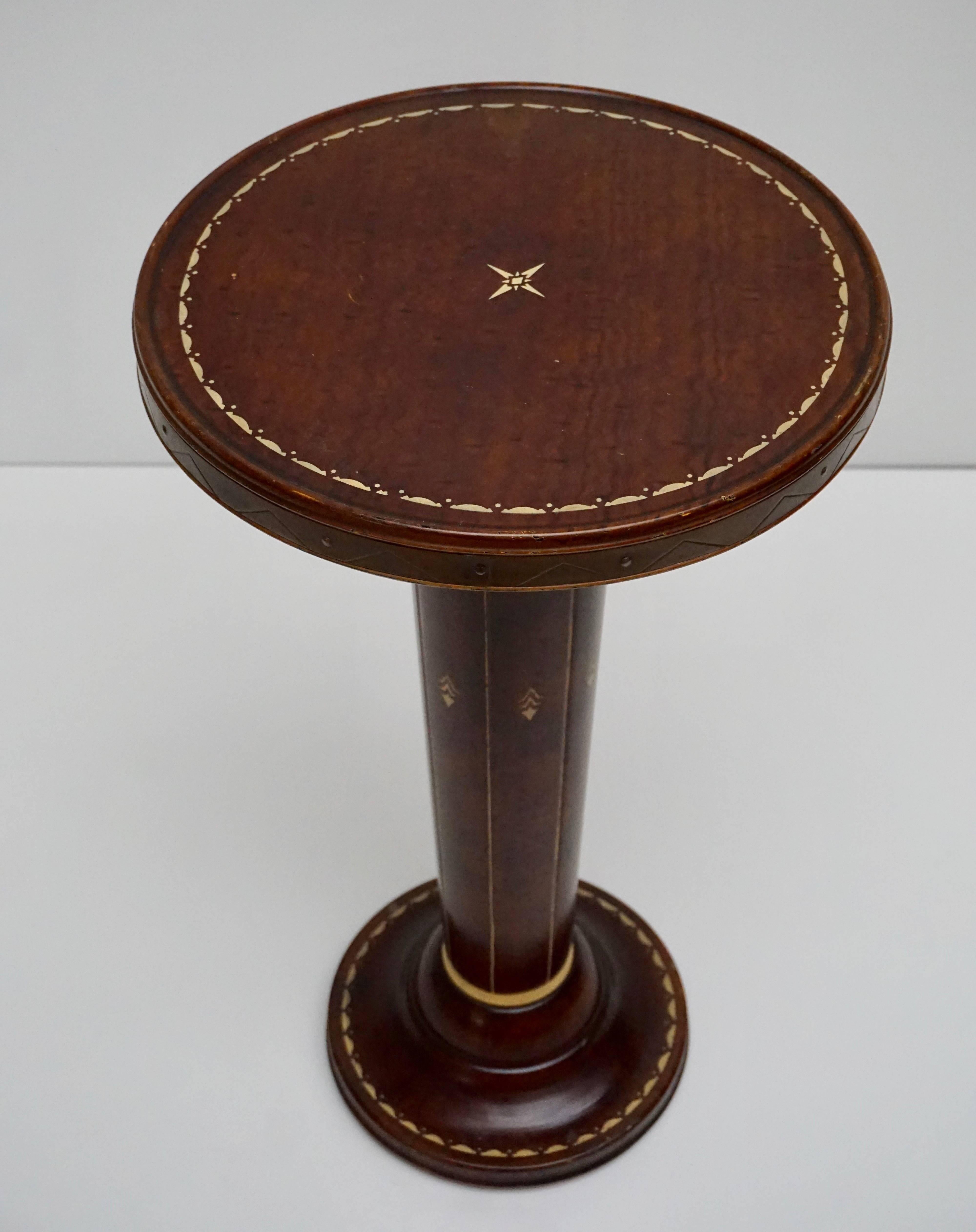 Art Deco side table.
Measures: Diameter 38 cm.
Height 67 cm.