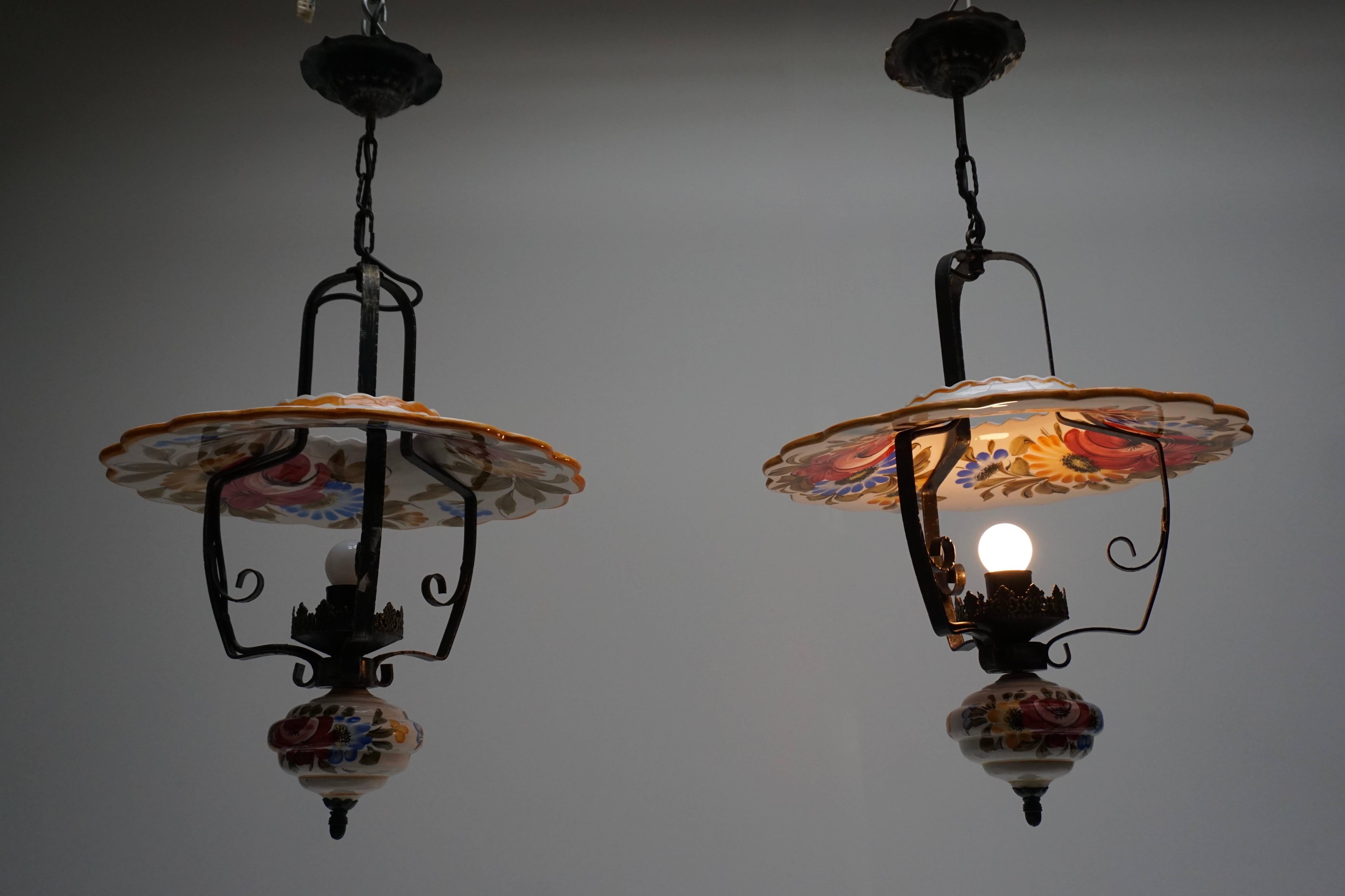 Deux lampes à suspension porcelaine Bon état - En vente à Antwerp, BE