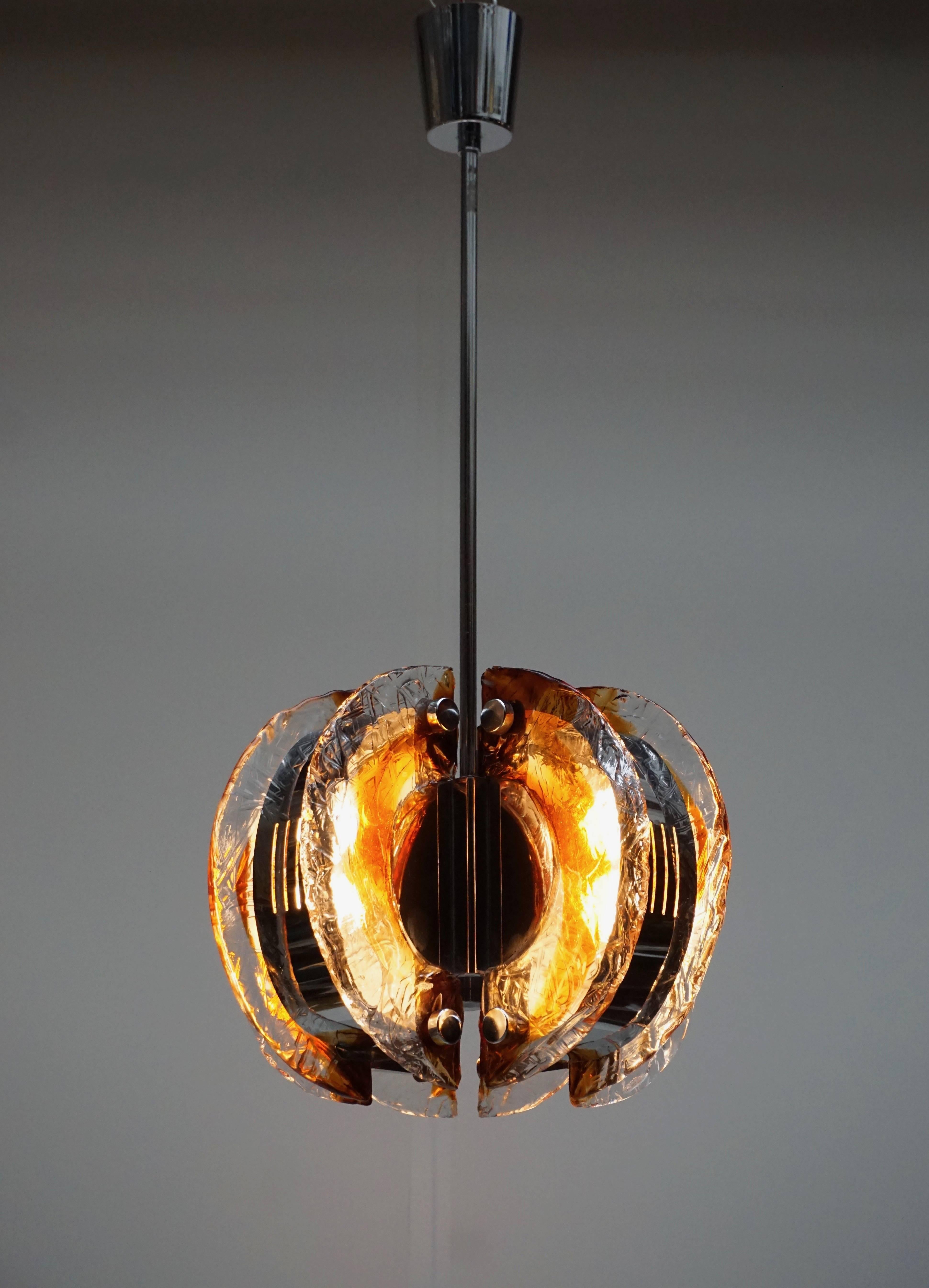 Italian Murano clear and amber glass pendant light.

Total height 86 cm.
Height fixture 31 cm.
Diameter 46 cm.
