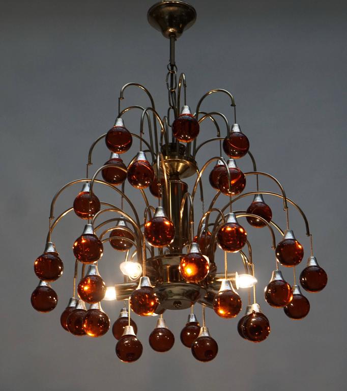 Murano glass and brass chandelier.
Six E14 bulbs.