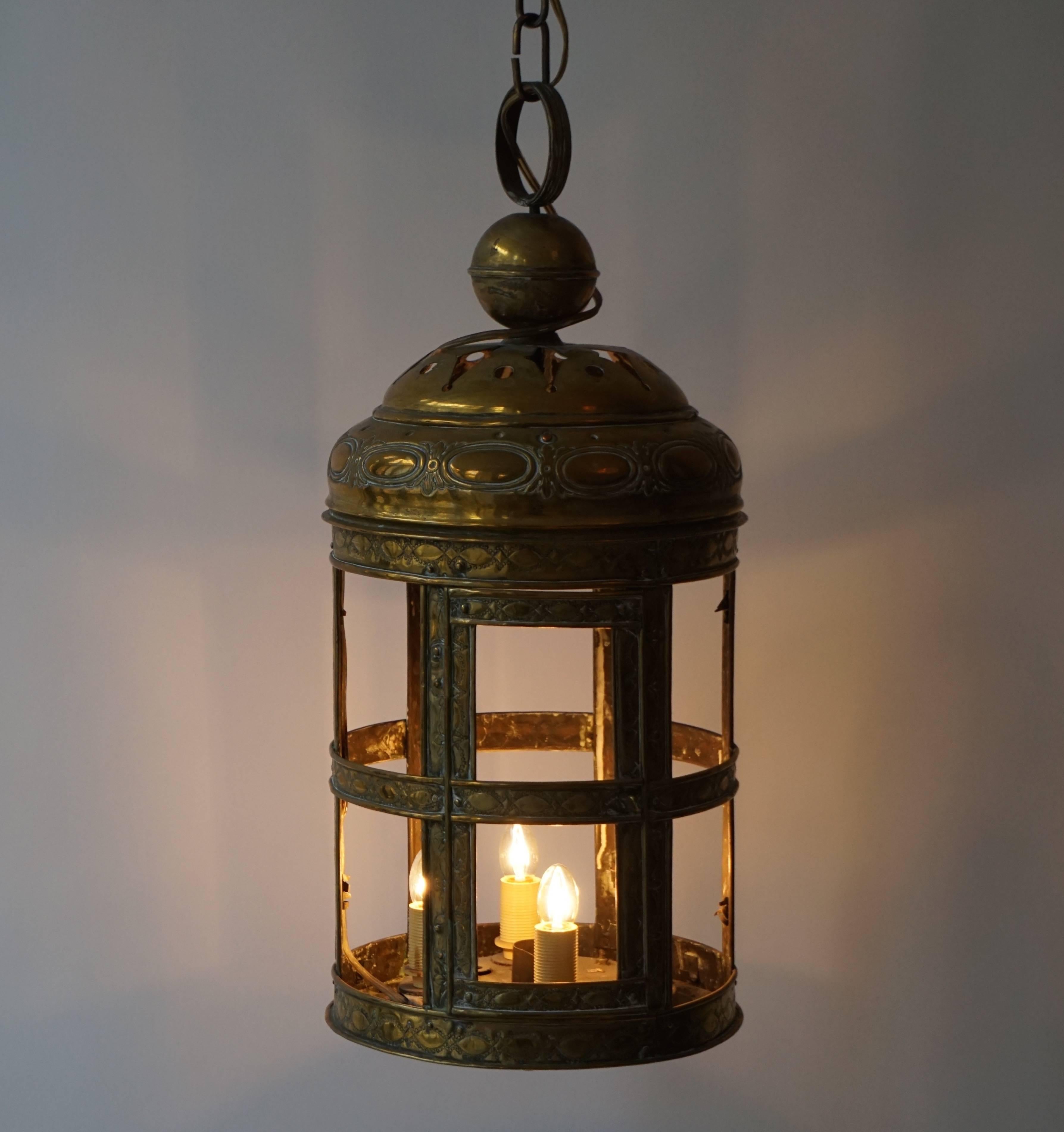 Mid-Century Modern Antique Arts and Crafts Large Brass Lantern en vente
