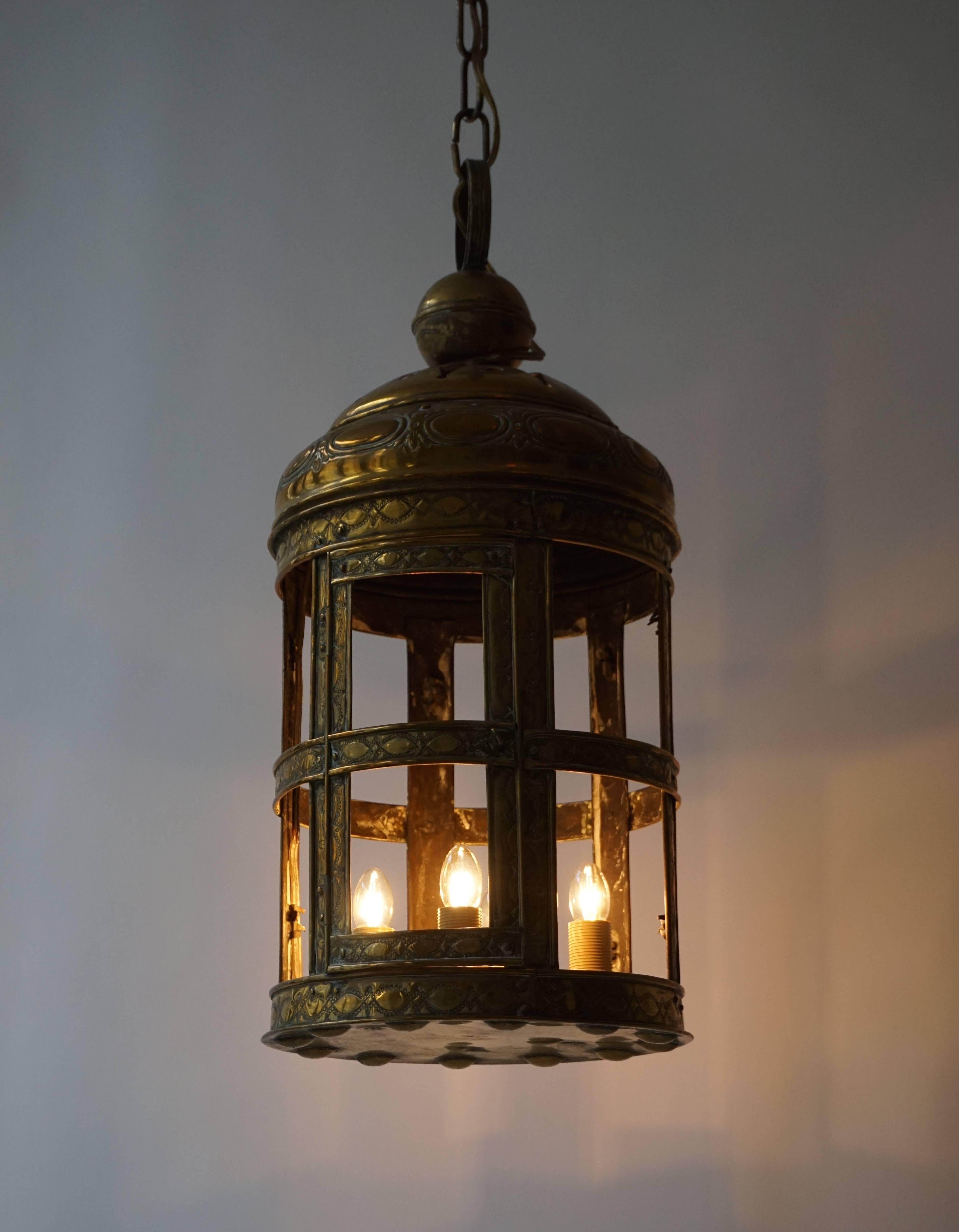 italien Antique Arts and Crafts Large Brass Lantern en vente