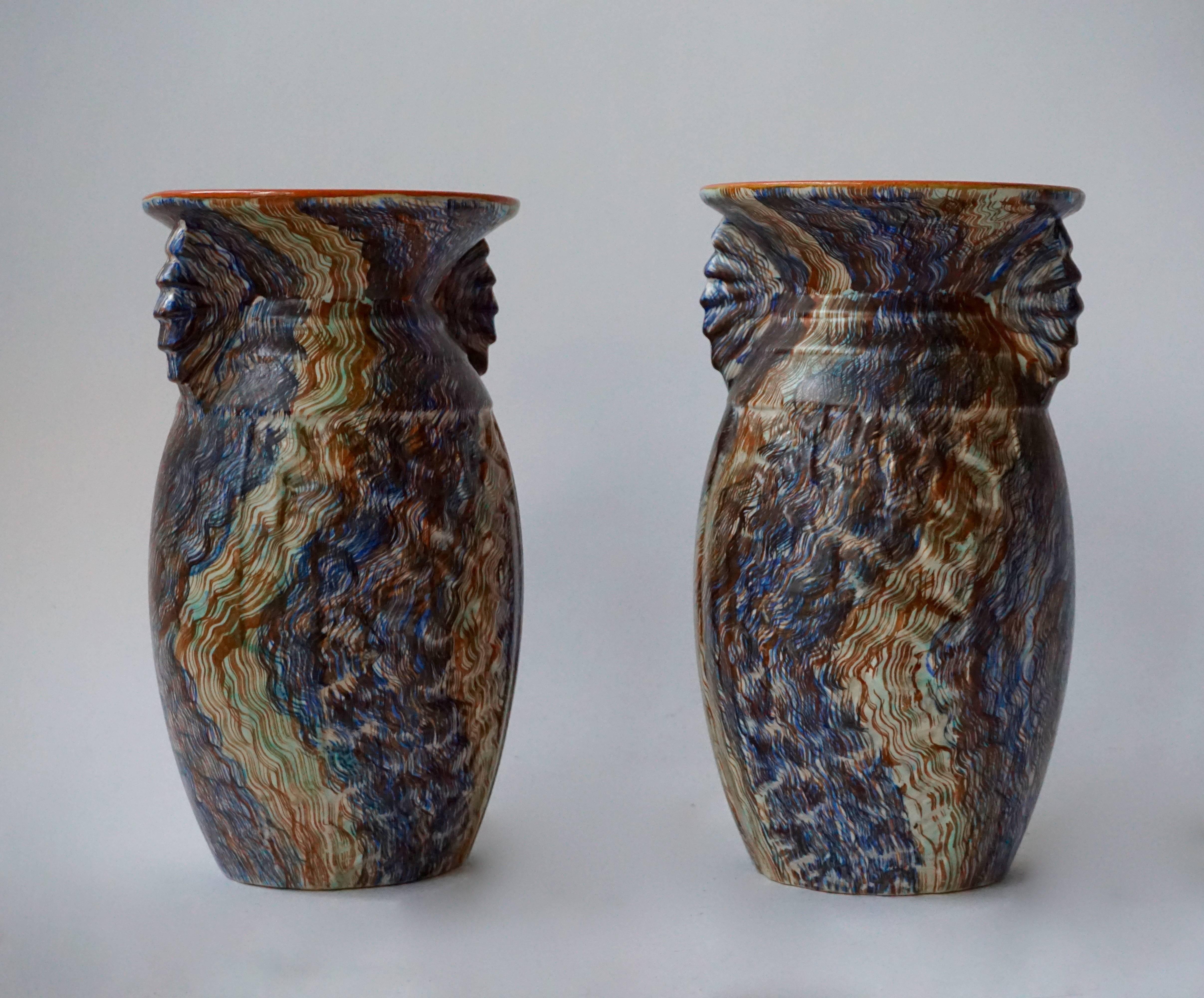 A pair of Belgian ceramic vases.
Measures: Diameter 14 cm,
height 25 cm.