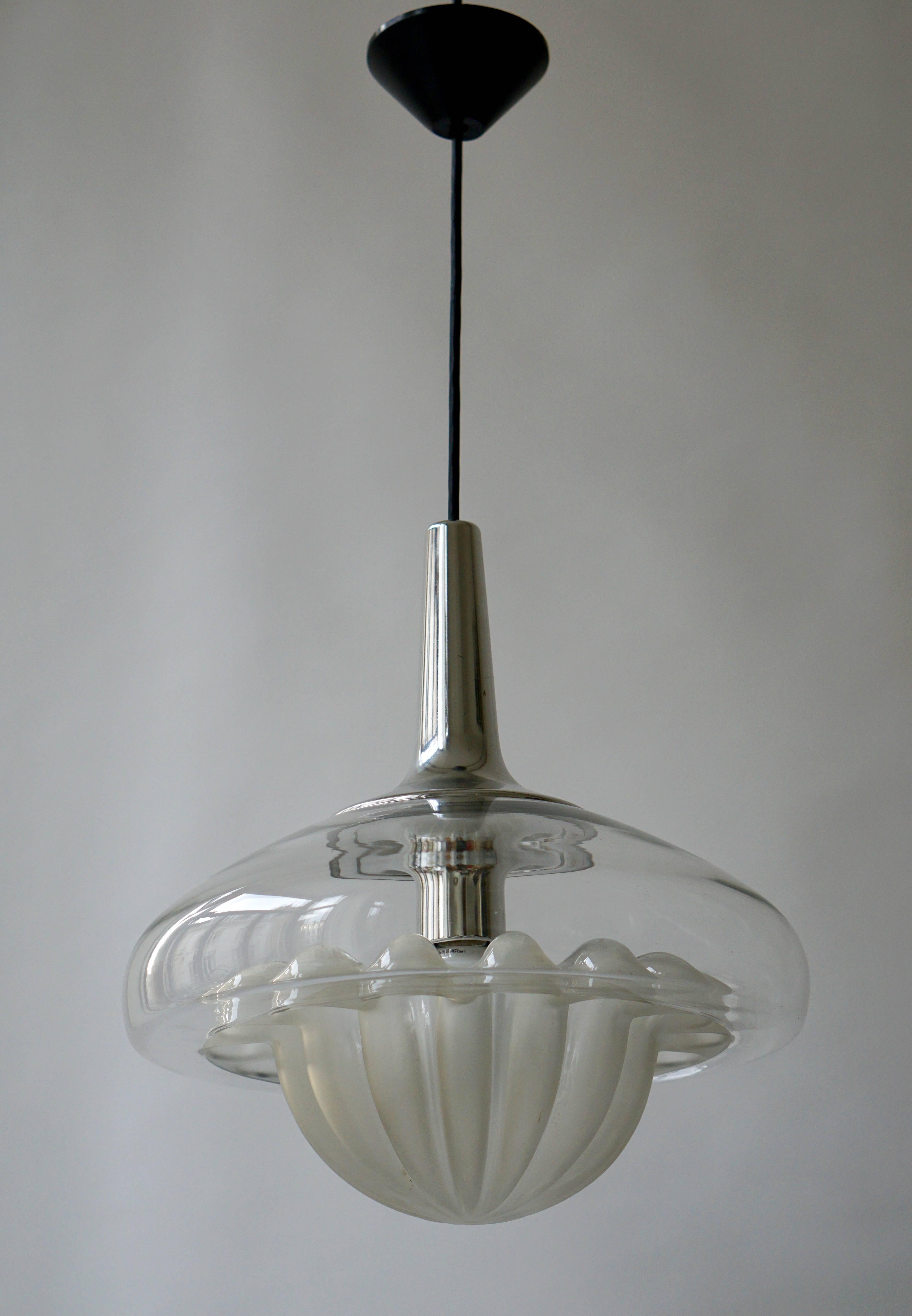 Italian Murano glass pendant light.

The height of only the glass is 8.26 inch( 21 cm).
The height of the glass and chromed funnel is 16.14 inch( 41 cm).
The total height with electric wire and canope is  35.43 inch (90 cm).
