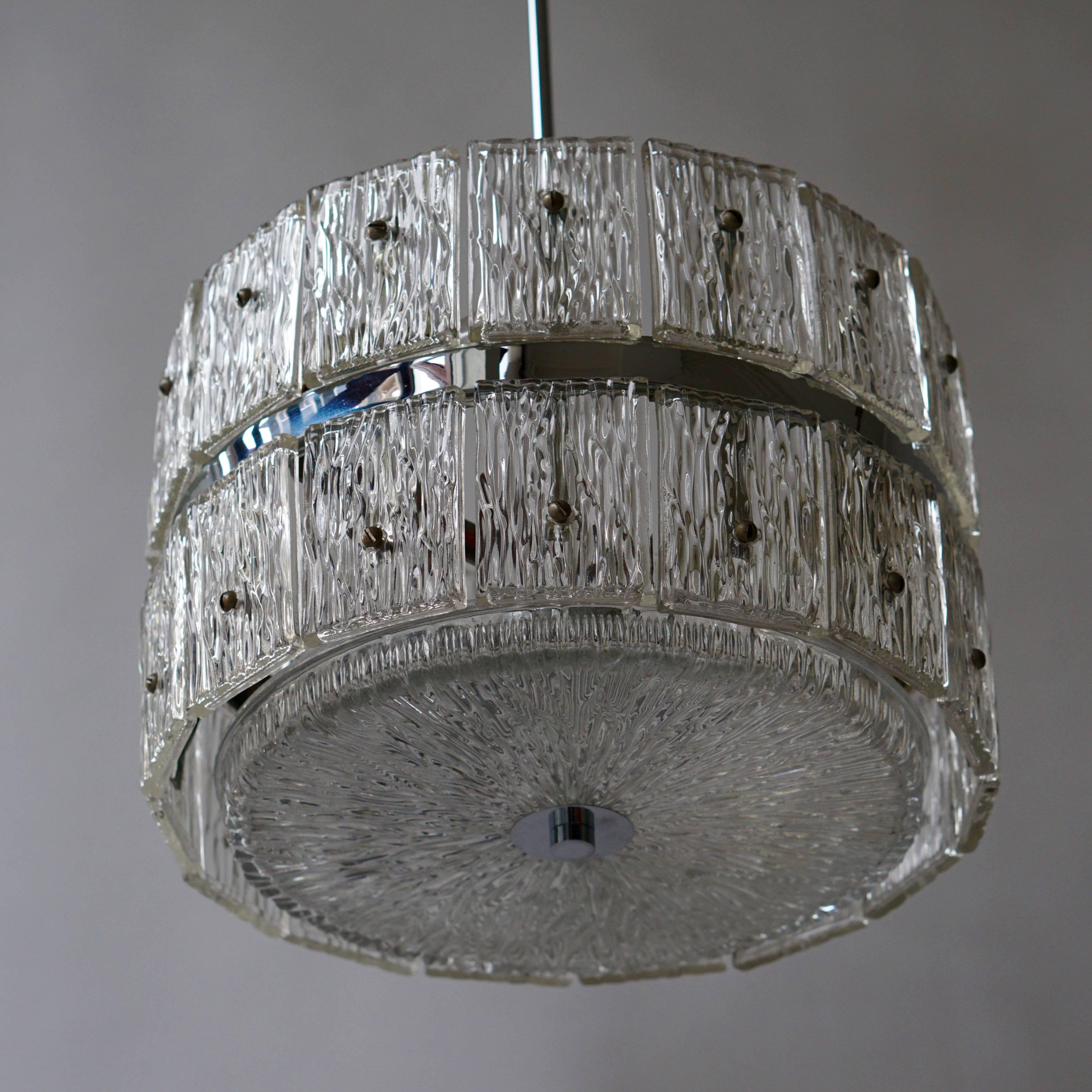 Italian Murano glass pendant light.
Measures: Diameter 37 cm.
Height 23 cm.
Total height 90 cm.