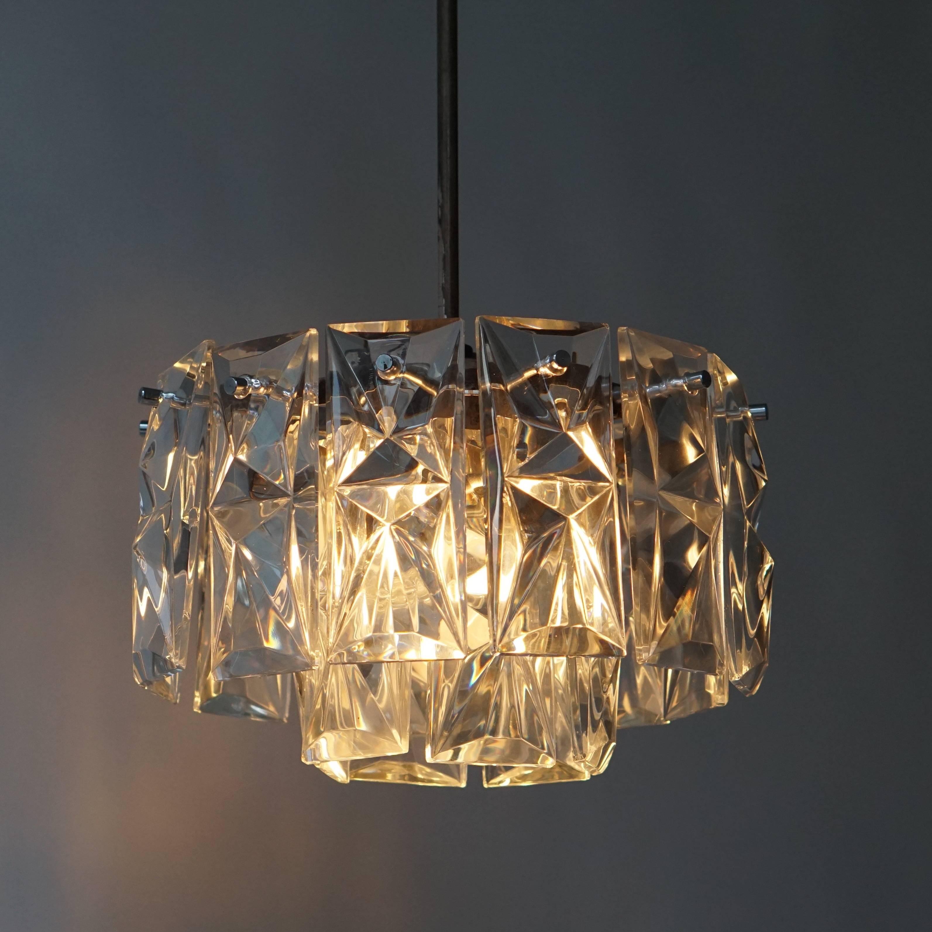 Italian Murano glass chandelier or pendant light.
Diameter:30 cm.
Height:19 cm.
Total height:63 cm.