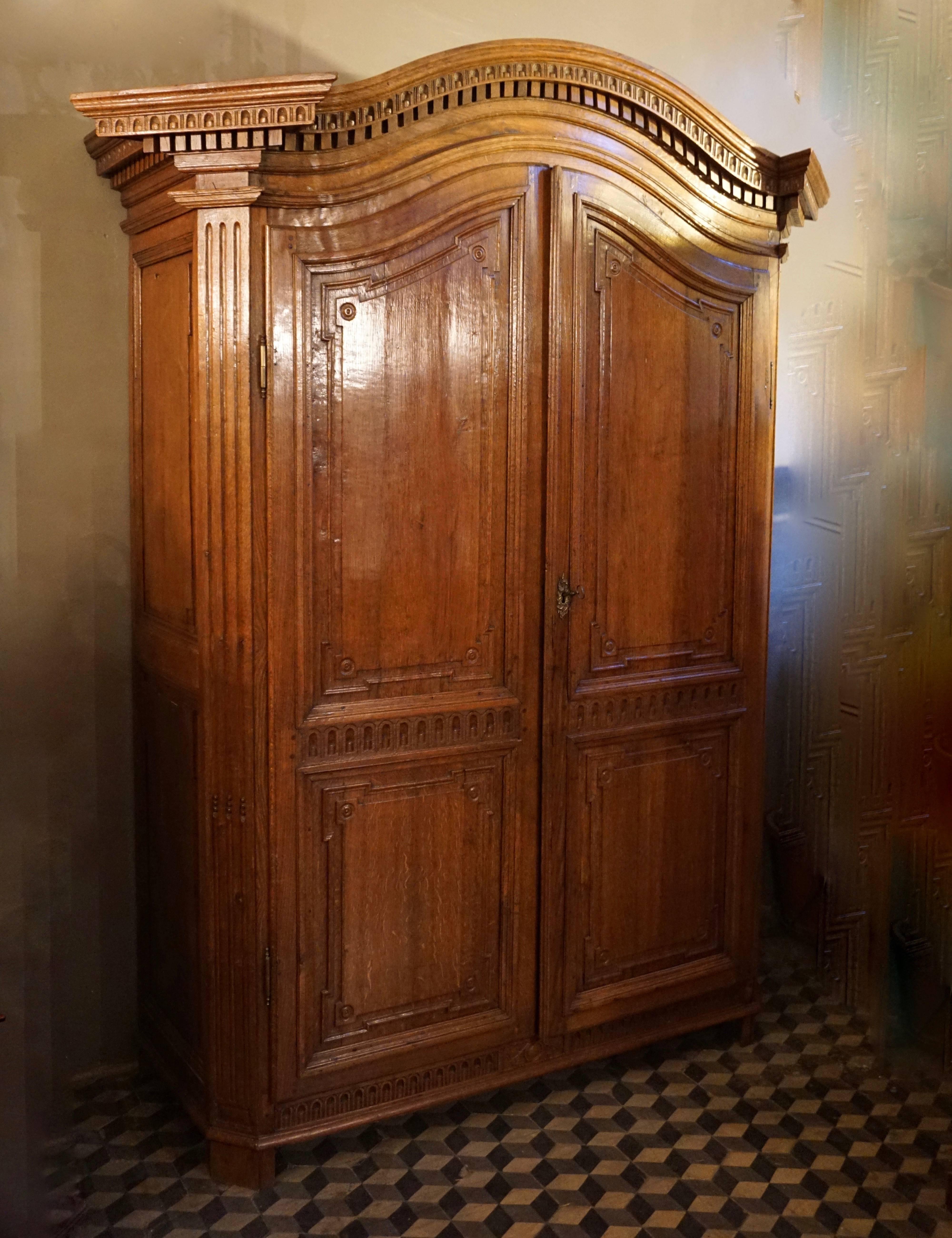 Louis XVI Elegant Honey, Colored Oak Armoire, Flemish, circa 1785