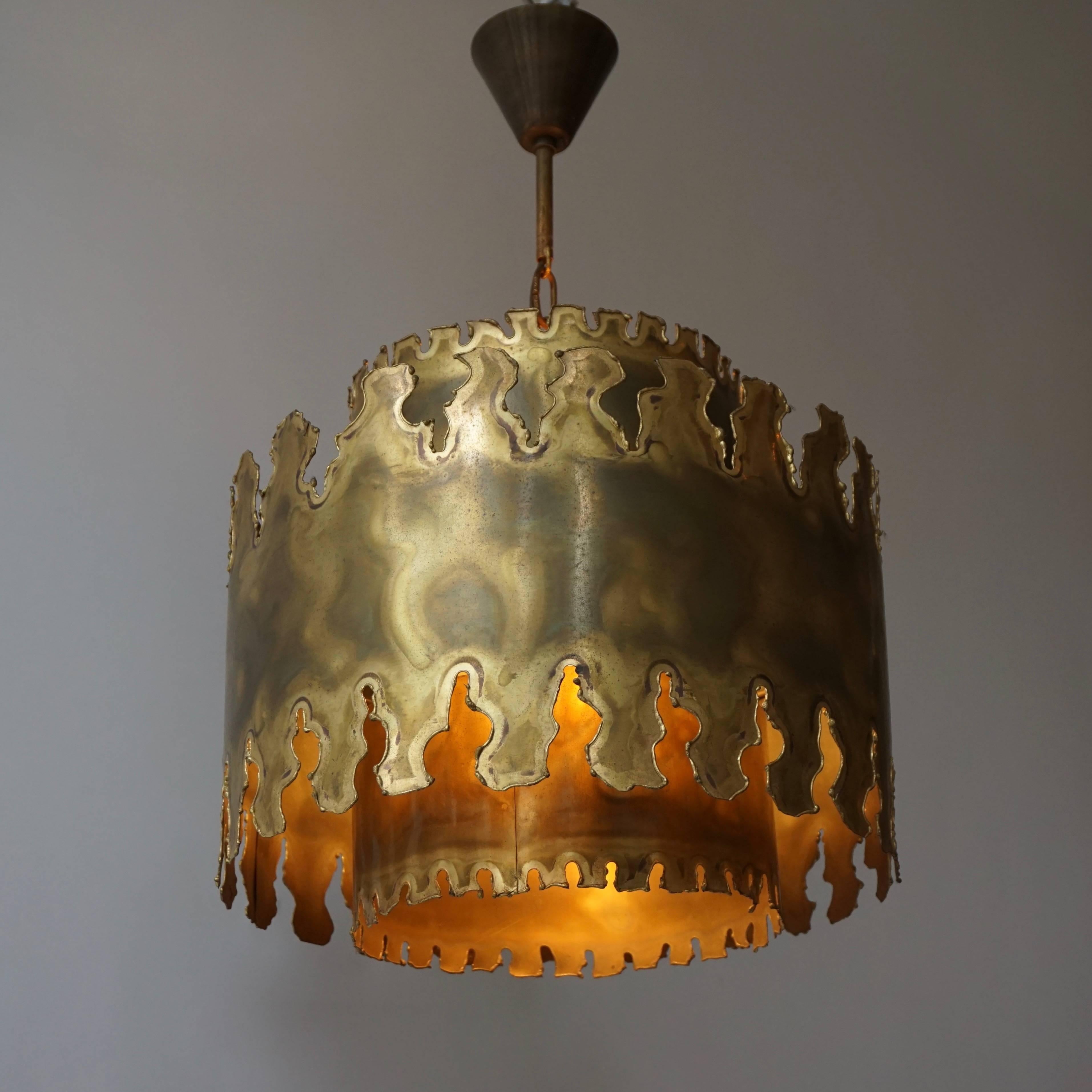 Pendant by Holm Sorensen, Denmark, circa 1960s.
Patinated brass.
Measure: Total height with the chain is 54 cm.
Diameter is 35 cm.