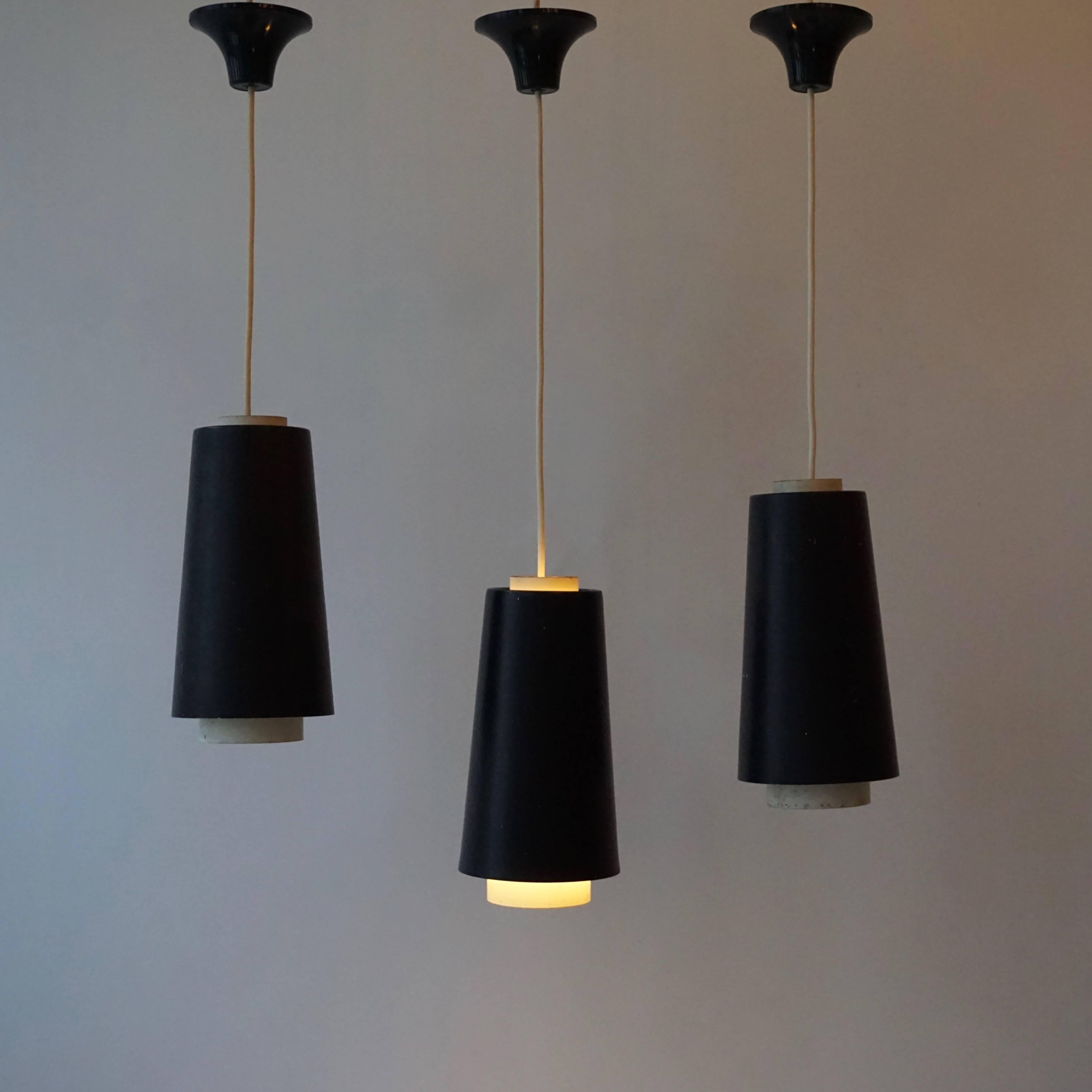 Set off three metal 1950s pendant lights.
Please note that price is per item not for the set.
