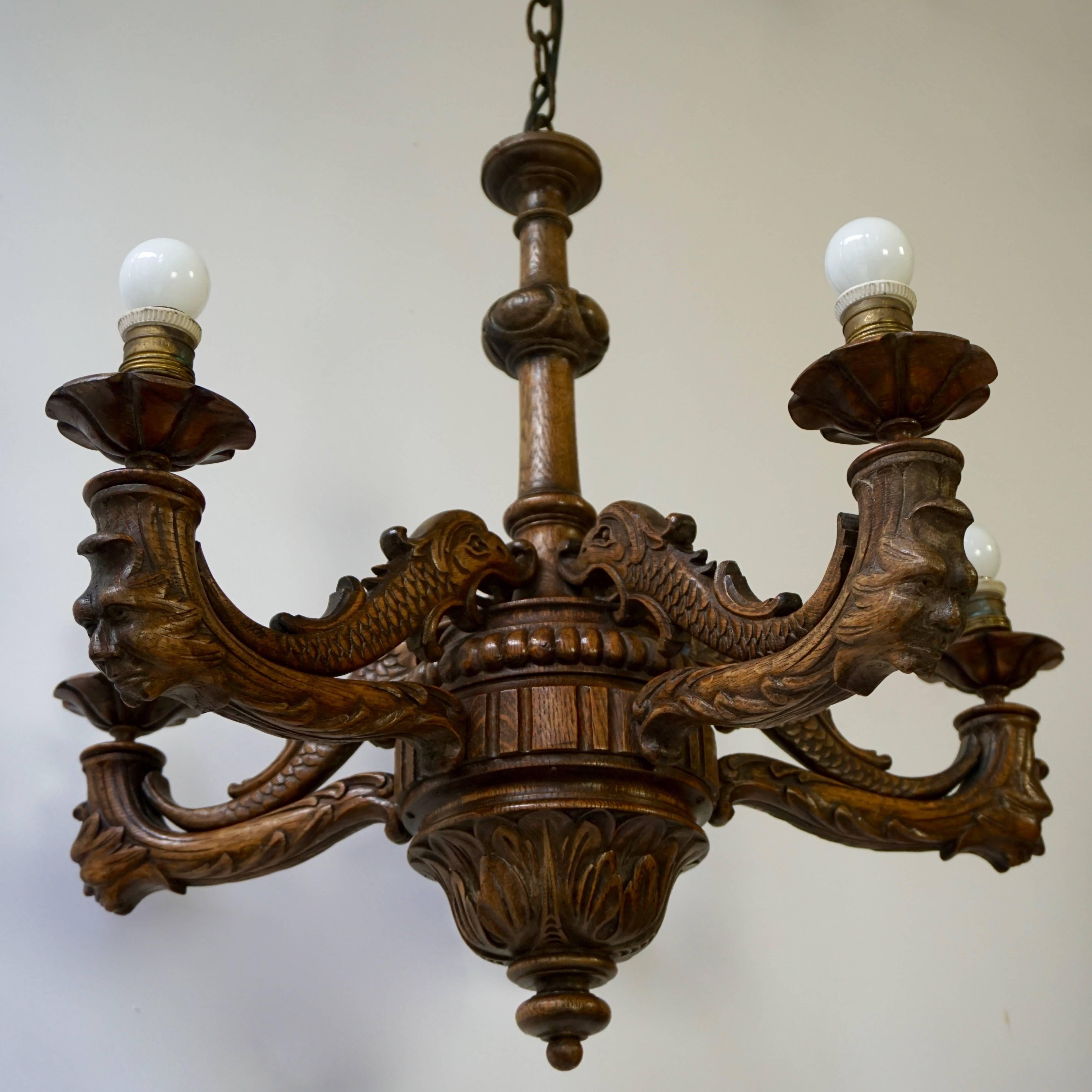 Carved Wood Five-Light Chandelier In Good Condition For Sale In Antwerp, BE
