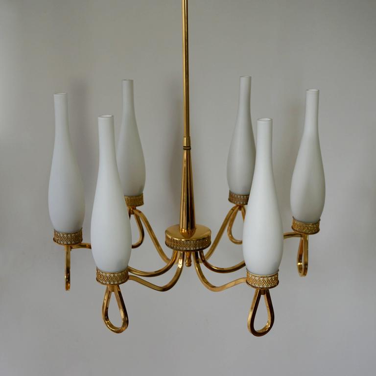 Hollywood Regency Gilt Brass and Opaline Glass Chandelier In Good Condition For Sale In Antwerp, BE
