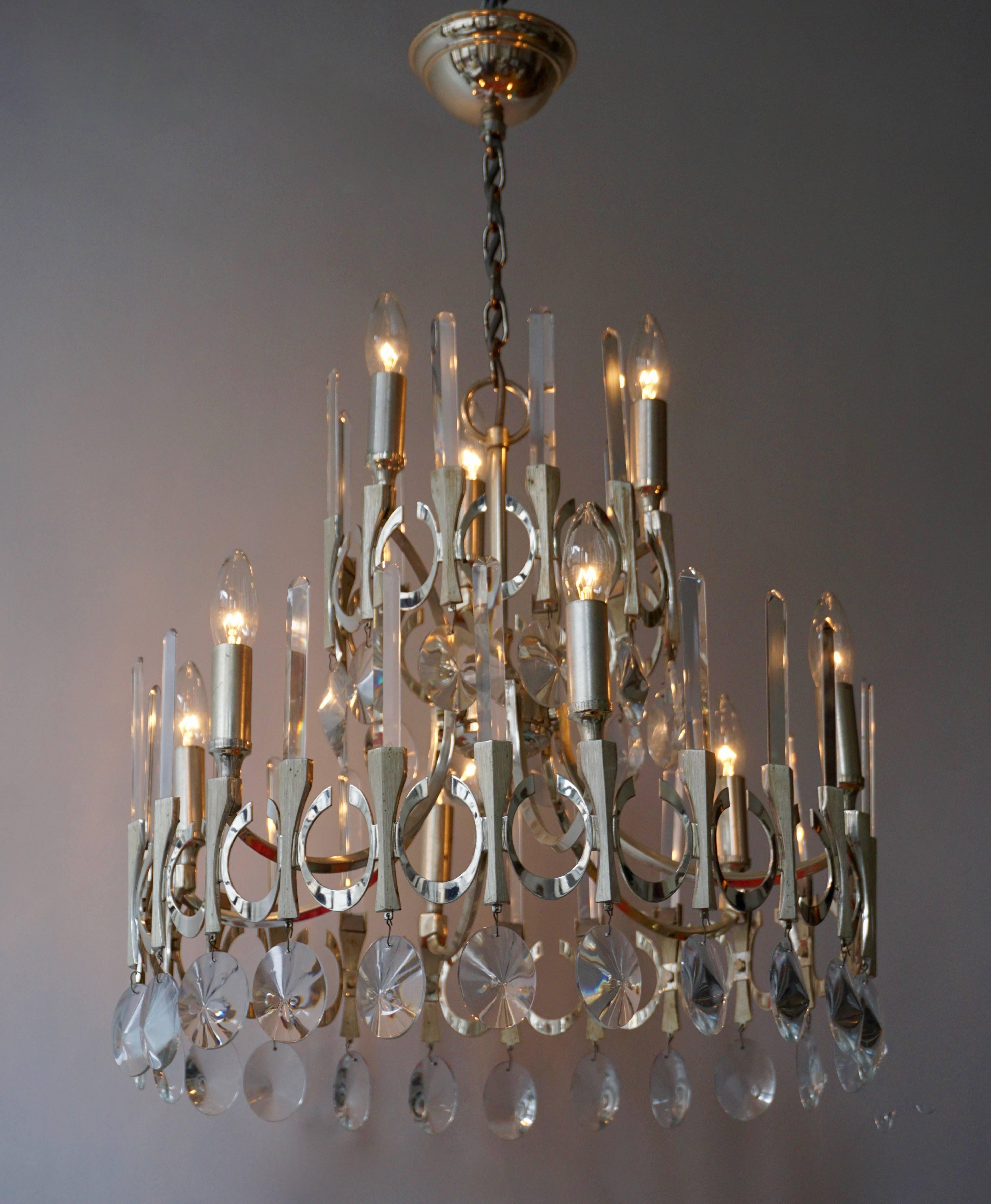 1960s chandelier by Gaetano Sciolari, Italy.


 