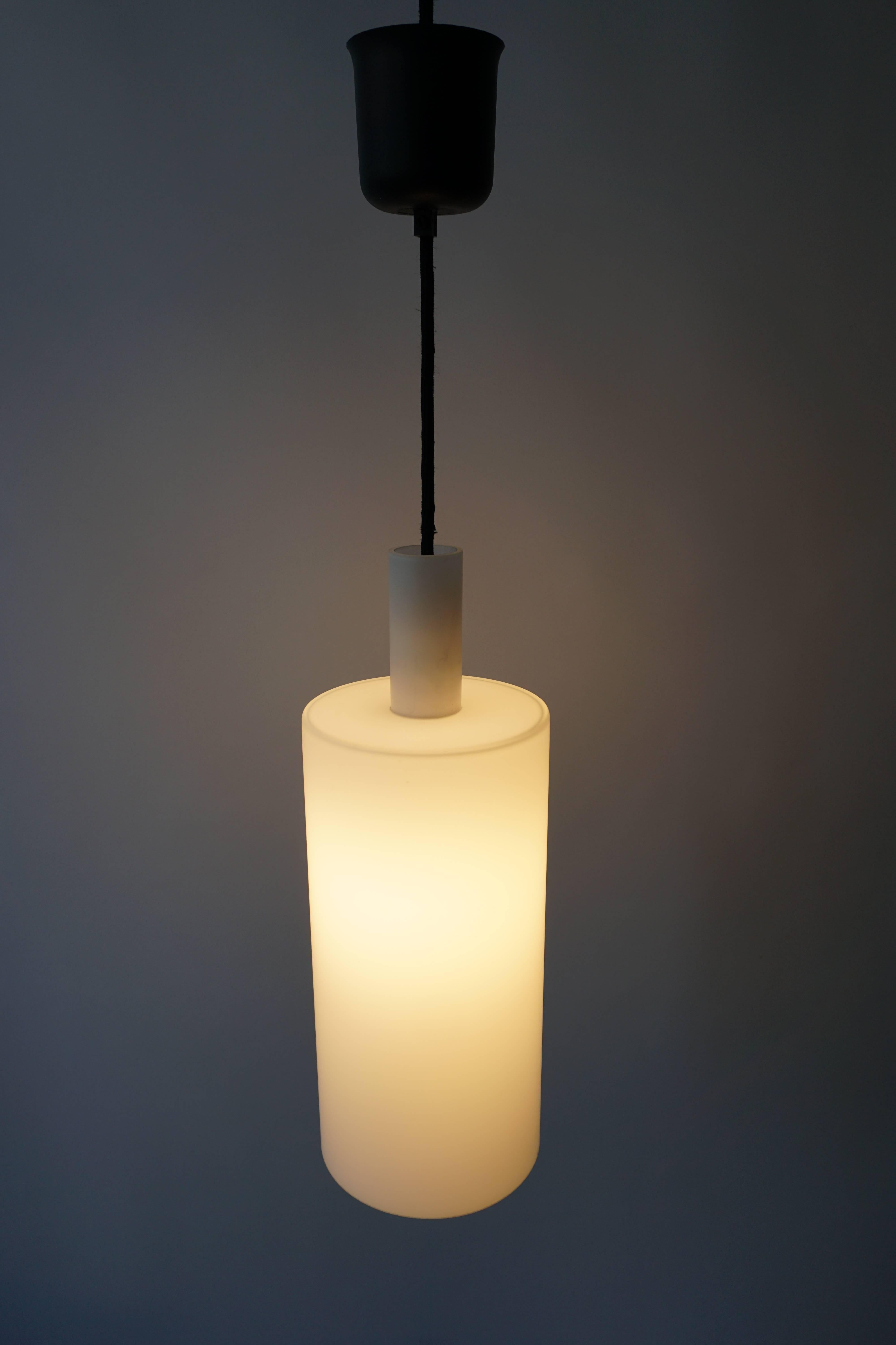 Laiton Trois lampes à suspension en verre de Murano de Vistosi en vente