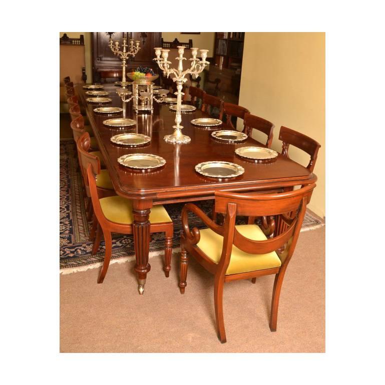 Dating from the last quarter of the 20th century, this vintage dining table could also equally well be used as a vintage conference table. Crafted from beautiful flame mahogany this vintage dining table is in the Victorian style. Fully extended this