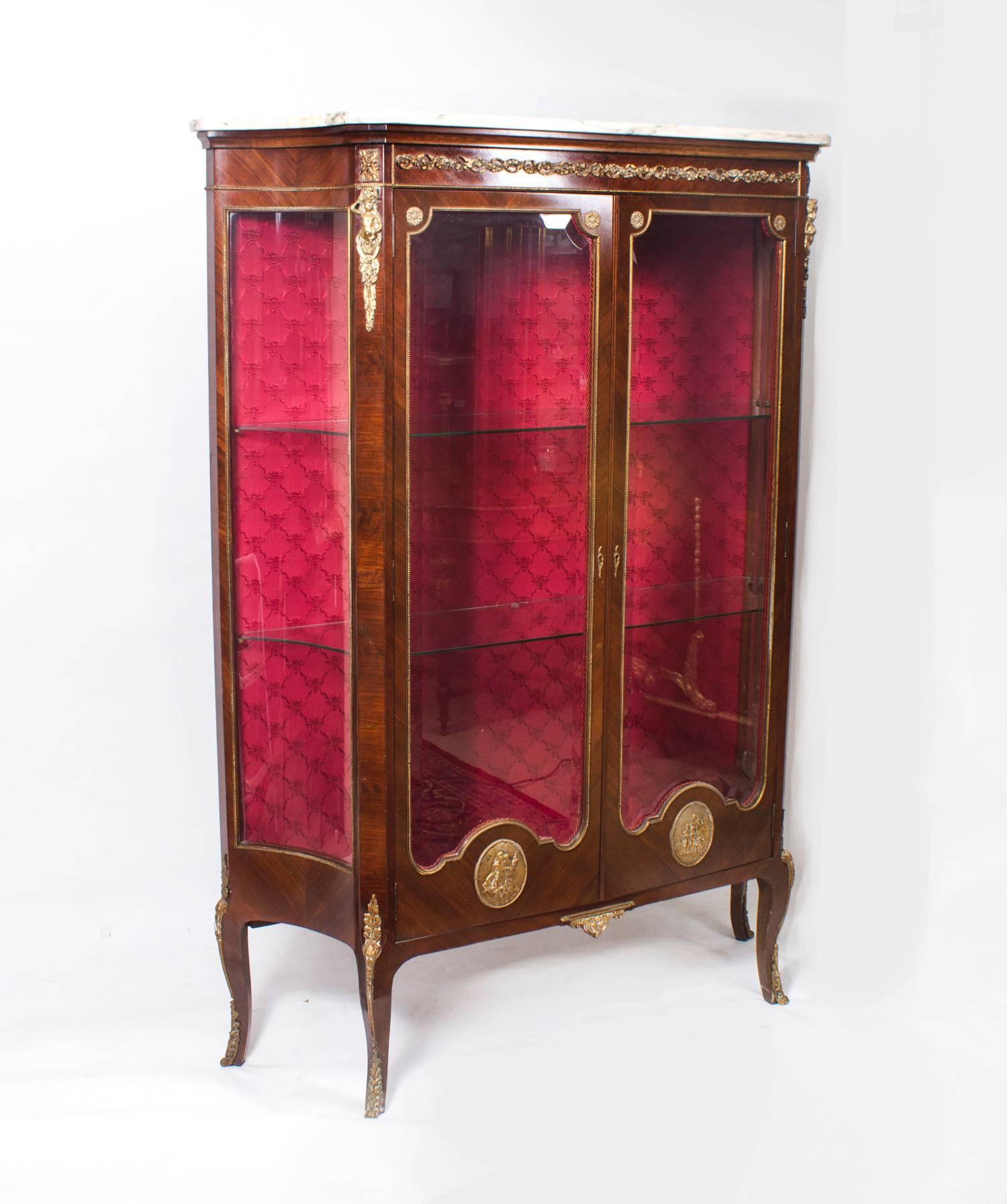 This is a beautiful antique French Louis XV revival kingwood and ormolu-mounted marble-top vitrine, circa 1900 in date.

This beautiful display cabinet has an abundance of exquisite ormolu mounts, a white Marmo di Carrara top, the interior is