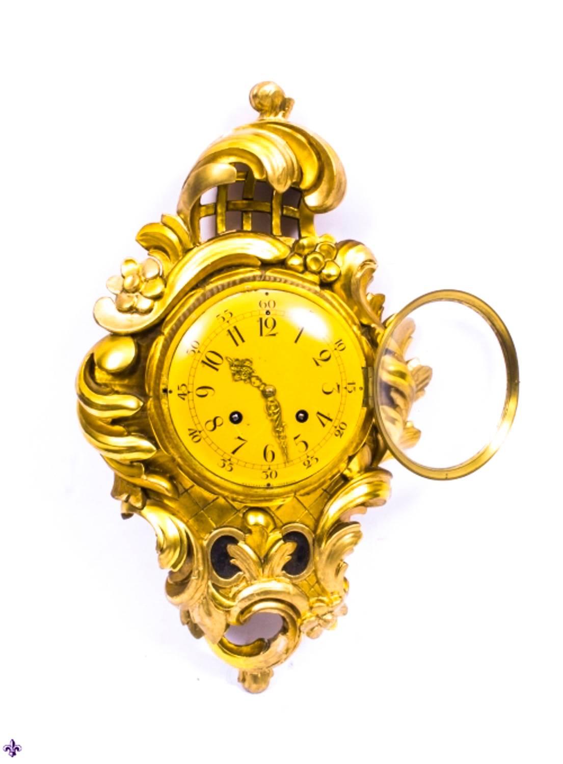 This is a stylish antique Swedish carved giltwood cartel wall clock in the Rocco style, circa 1910 in date.

This clock was made by Westerstrand in Toreboda, Sweden, bears their signature and has a magnificent hand-carved giltwood case. 

The