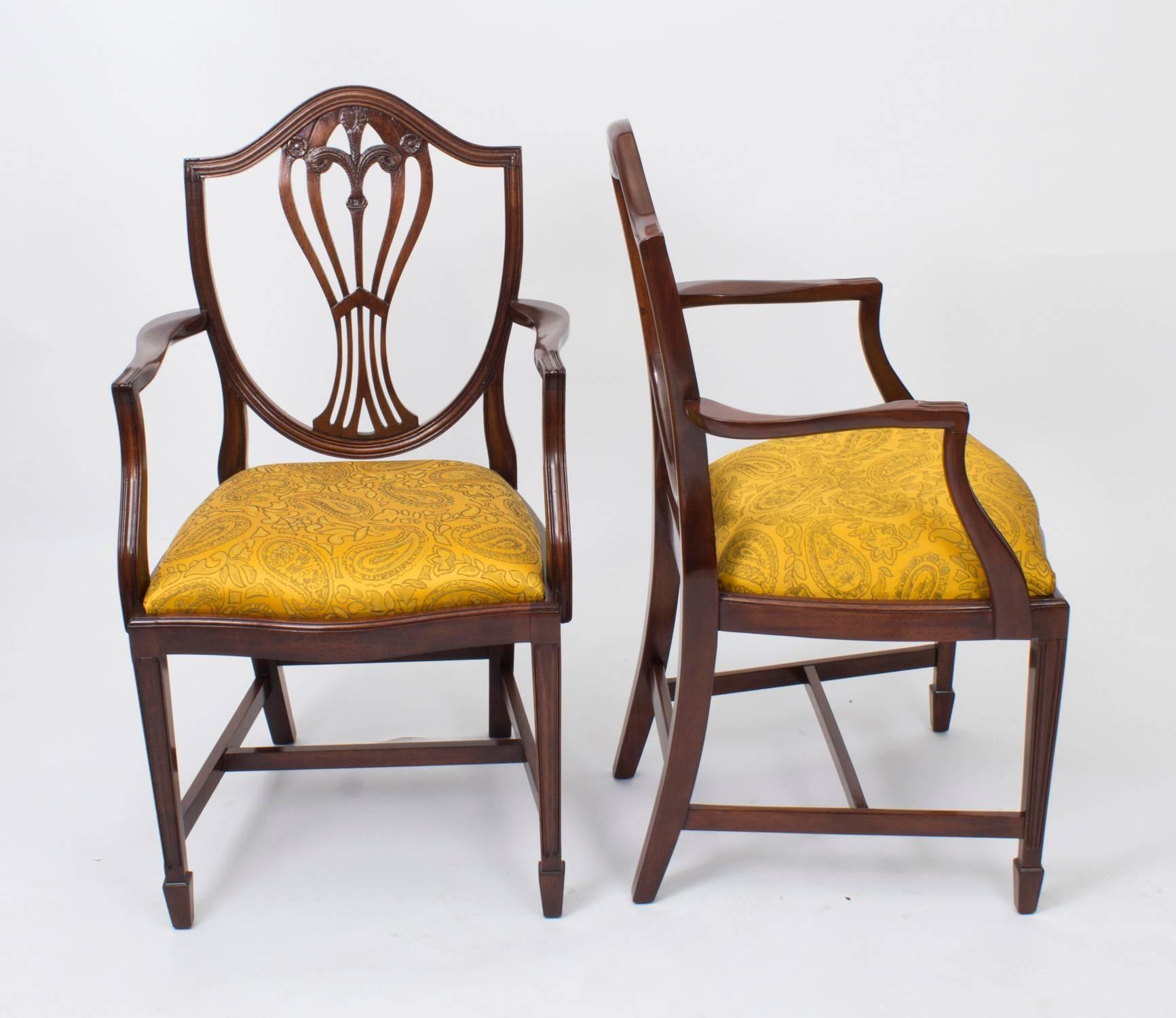 Vintage Grand Set Ten Hepplewhite Shield Back Dining Chairs, 20th Century 3