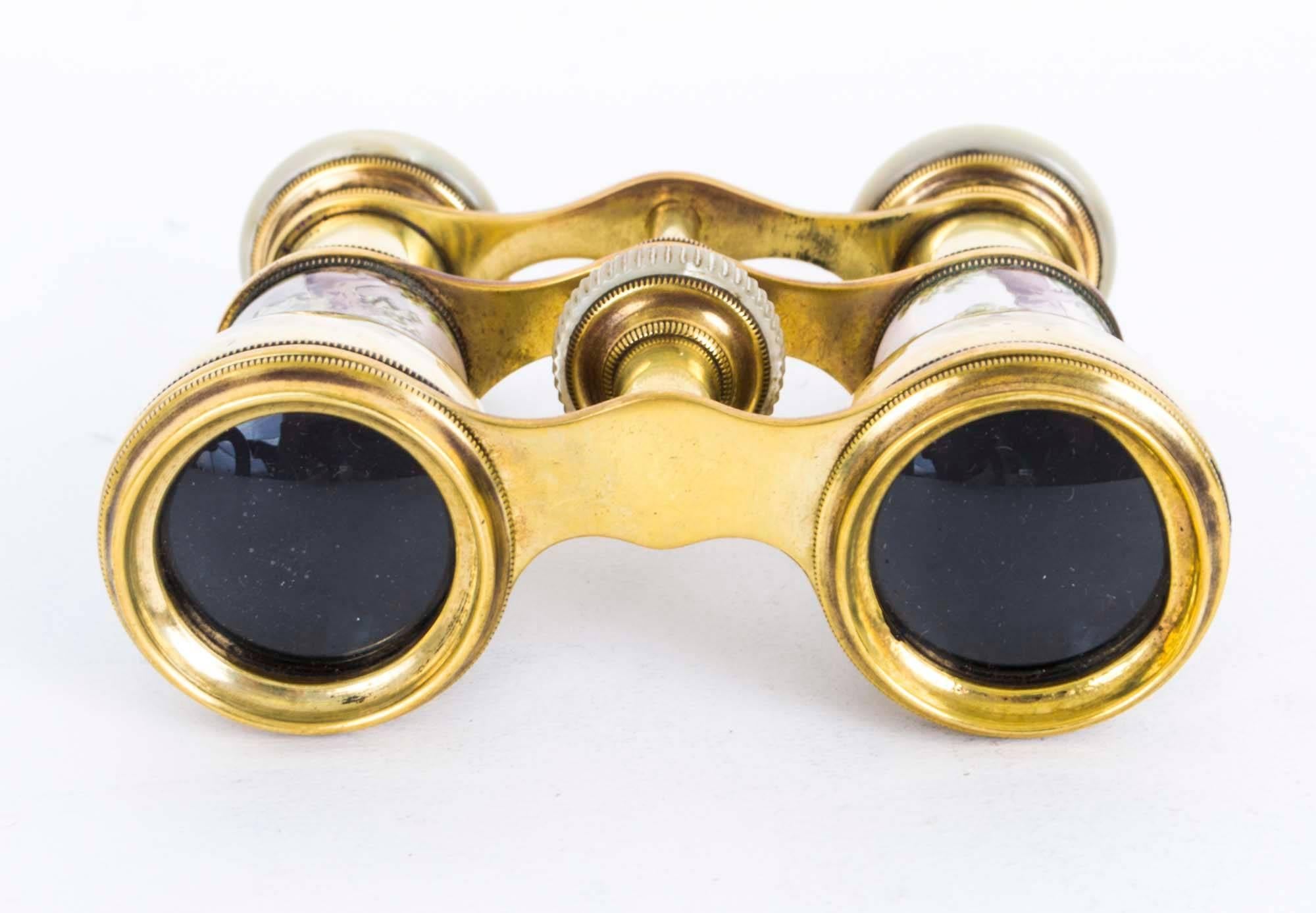 This is a beautiful antique French mother-of-pearl and enamelled ormolu pair of opera glasses in its original leather case, circa 1880 in date.

The telescopic glasses feature beautiful painted country scenes of a courting couple enjoying a