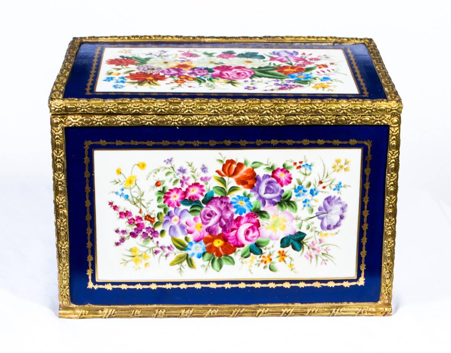 This is a beautiful large French Sèvres style porcelain and ormolu jewelry casket dating from the last quarter of the 20th century.

This beautiful piece is hand-painted in a classic Blue Royale and is further adorned with floral motifs.

Relive