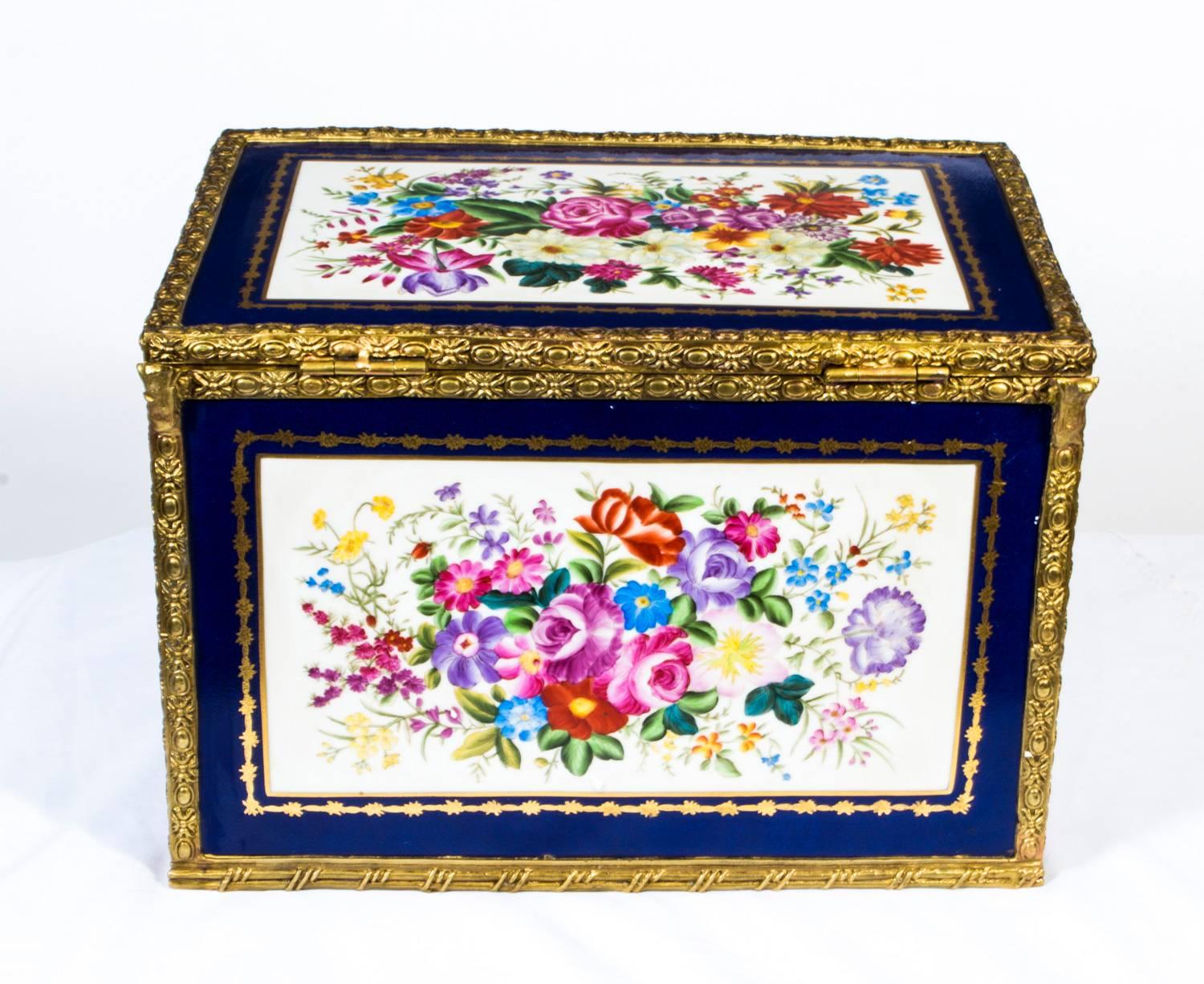 Hand-Painted Navy Sèvres Porcelain Casket 1