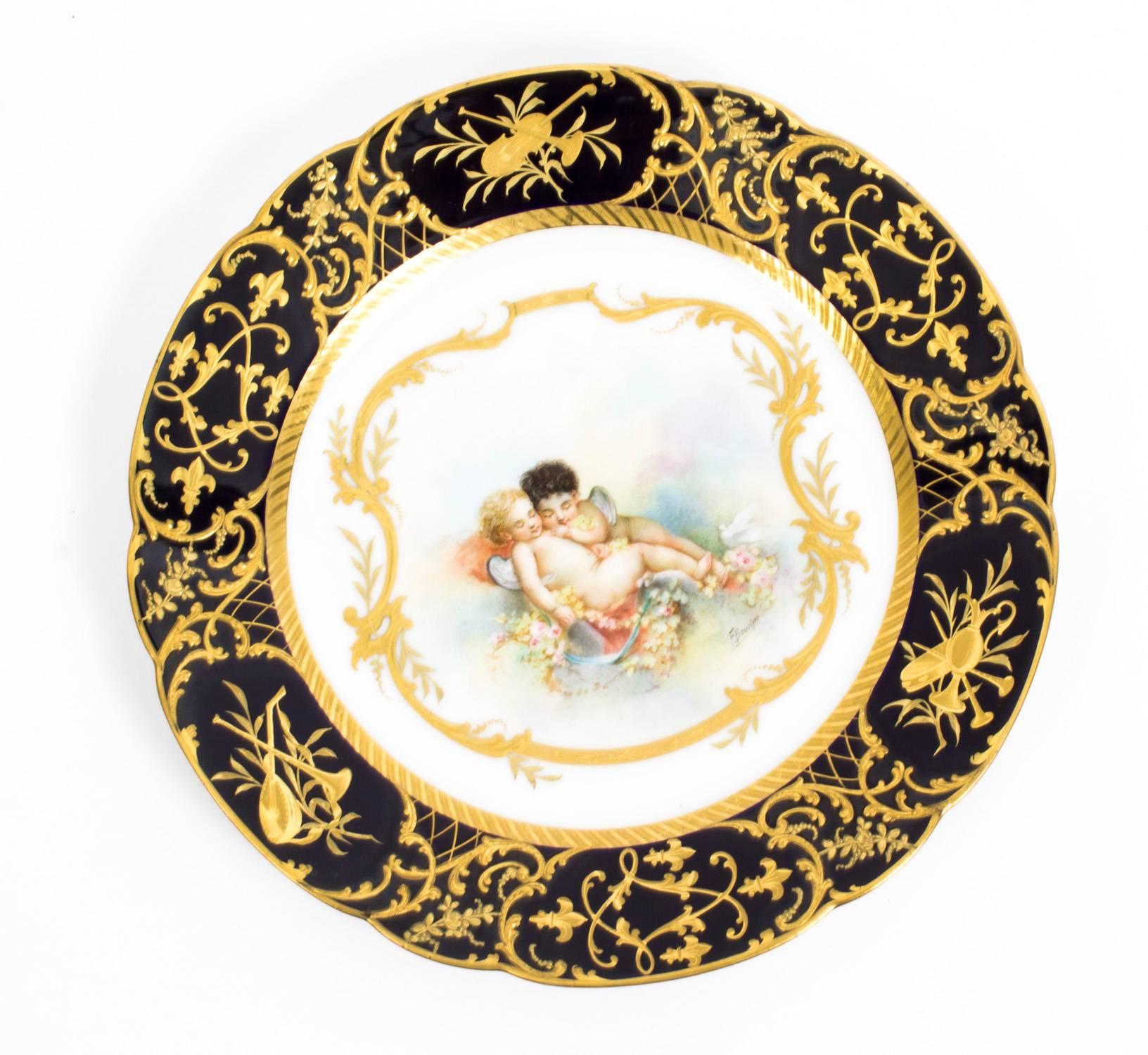 Antique Pair of French Cabinet Plates and Amorini x Boucher, circa 1900 1