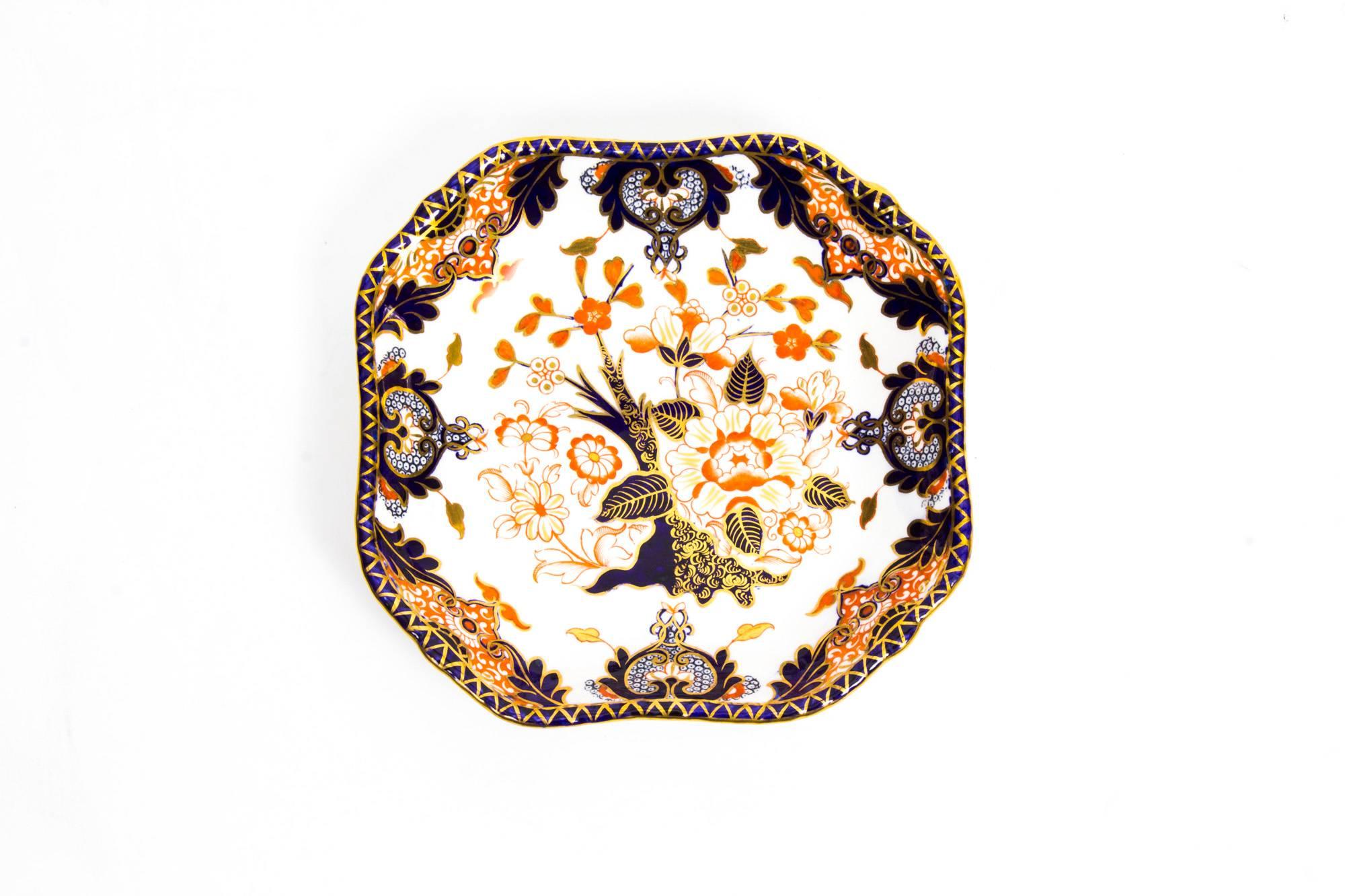A superb pristeen 13-piece Crown Derby Kings Imari pattern dessert service, marked 1880 in date.

All hand-painted with cobalt blue borders high-lighted with gold zig-zag geometric pattern, and cobalt blue leaves radiating from it. The centre