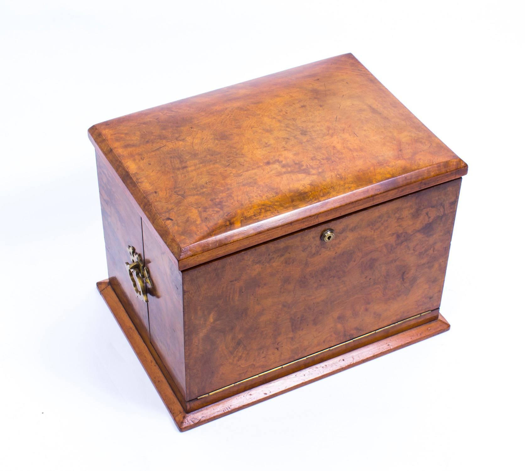This is a magnificent antique Victorian burr walnut writing slope and stationery box compendium, circa 1860 in date.

The top lifts up to reveal a tiered series of compartments for writing paper, envelopes and other stationery items, while the
