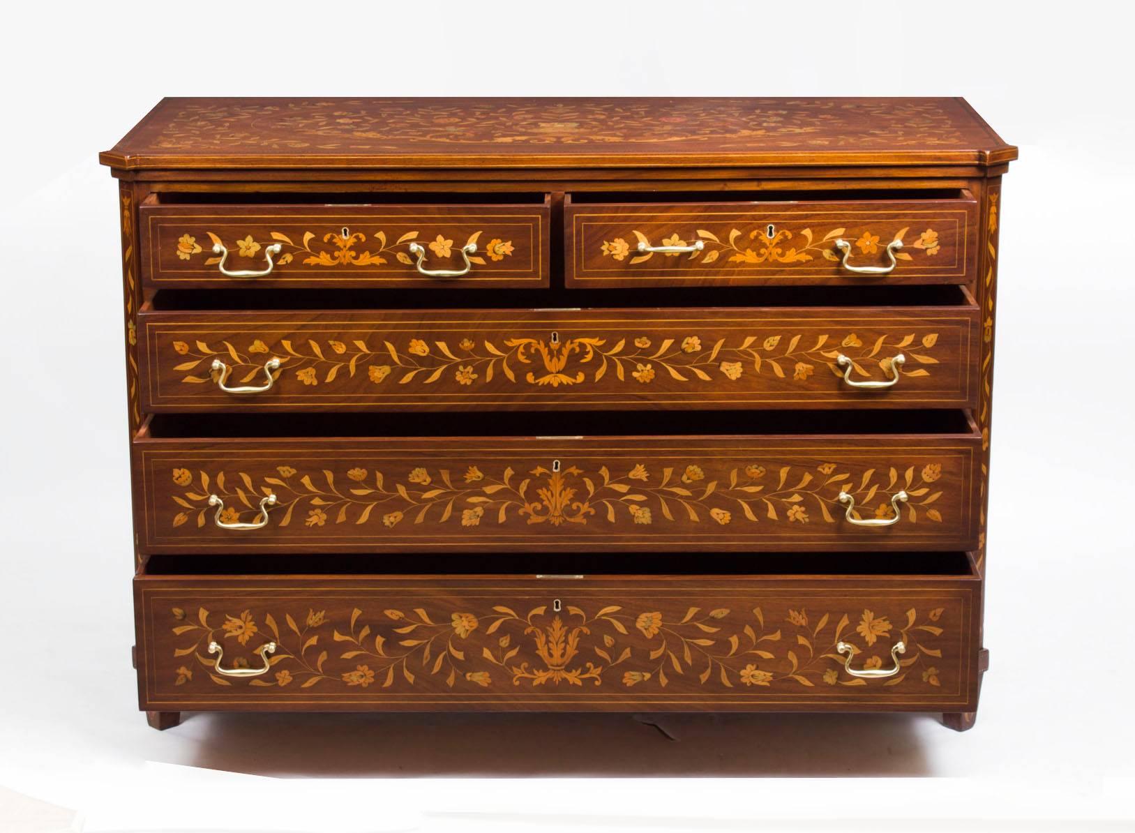 Early 20th Century Dutch Floral Marquetry Mahogany Chest 7