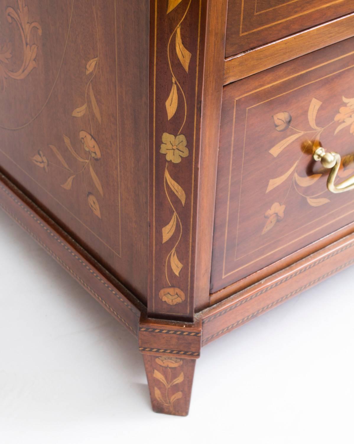 Early 20th Century Dutch Floral Marquetry Mahogany Chest 5