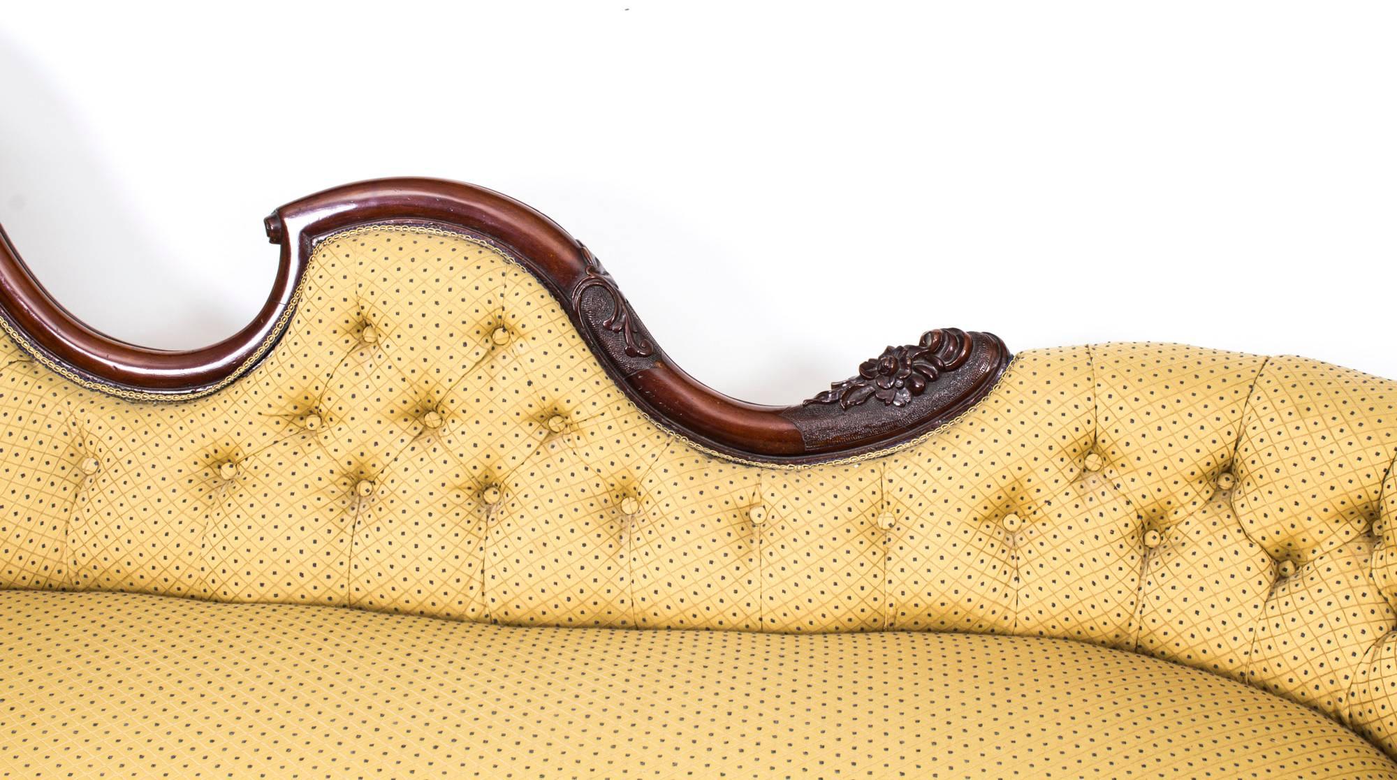 Antique Victorian Walnut Sofa Chaise Longue Settee, circa 1860 1