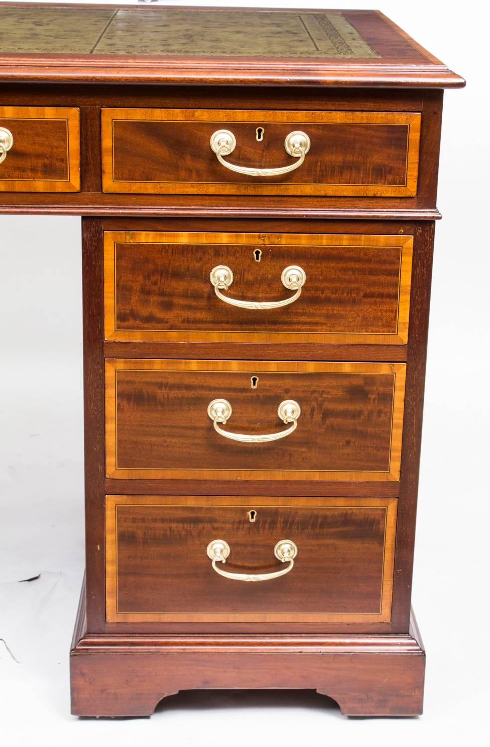 Antique Victorian Inlaid Mahogany Pedestal Desk, circa 1880 3