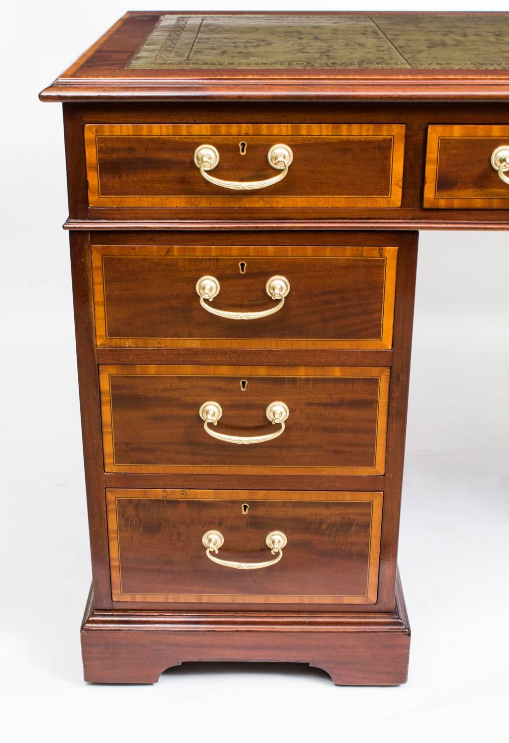 Antique Victorian Inlaid Mahogany Pedestal Desk, circa 1880 1