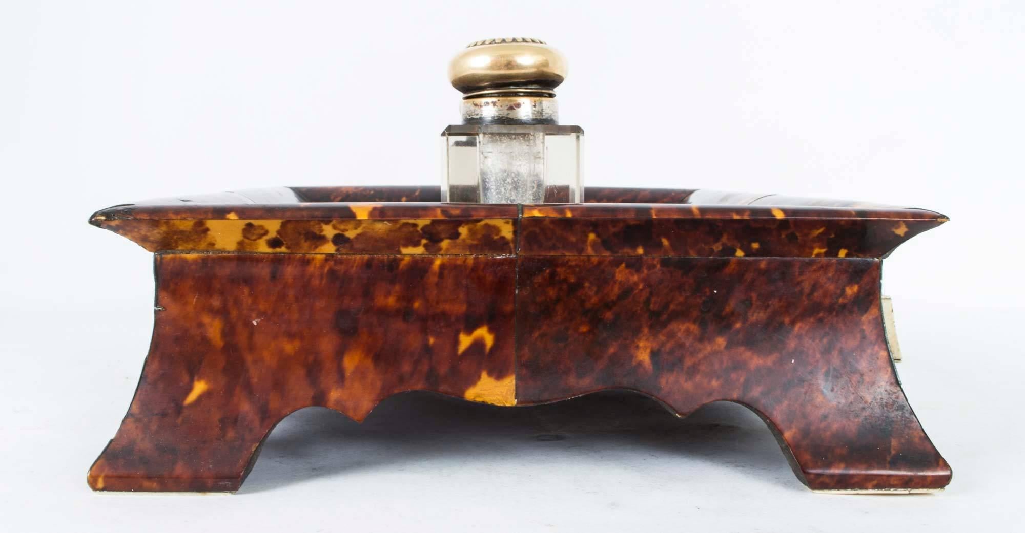 19th Century Willliam IV Inlaid Mother-of-Pearl Boulle Inkstand In Excellent Condition In London, GB