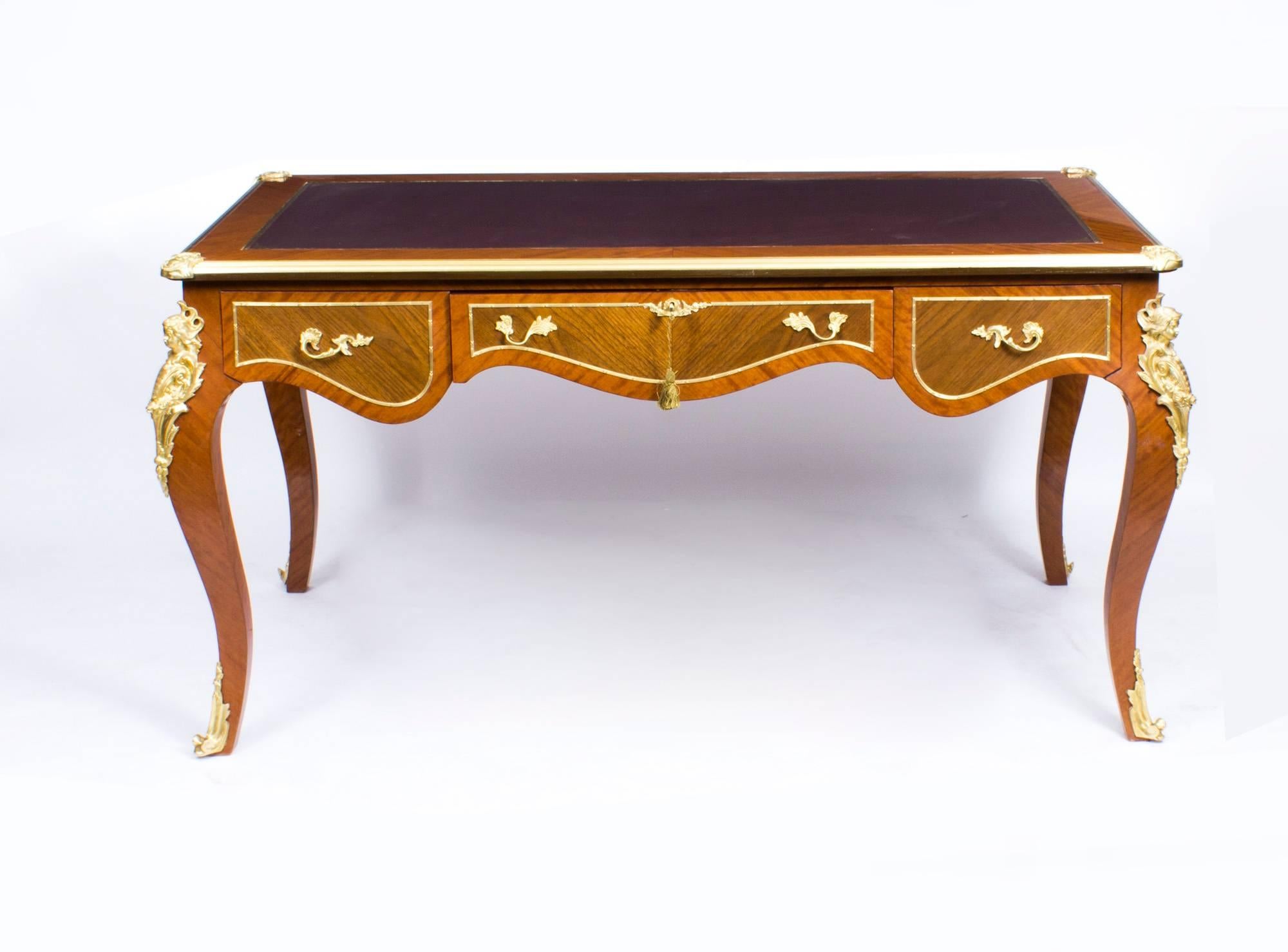 This is a sublime kingwood Louis Revival writing table, dating from the last quarter of the 20th century.

The desk is crafted from beautiful kingwood with elegant rosewood panels and gilded bronze mounts. It features a striking leather writing